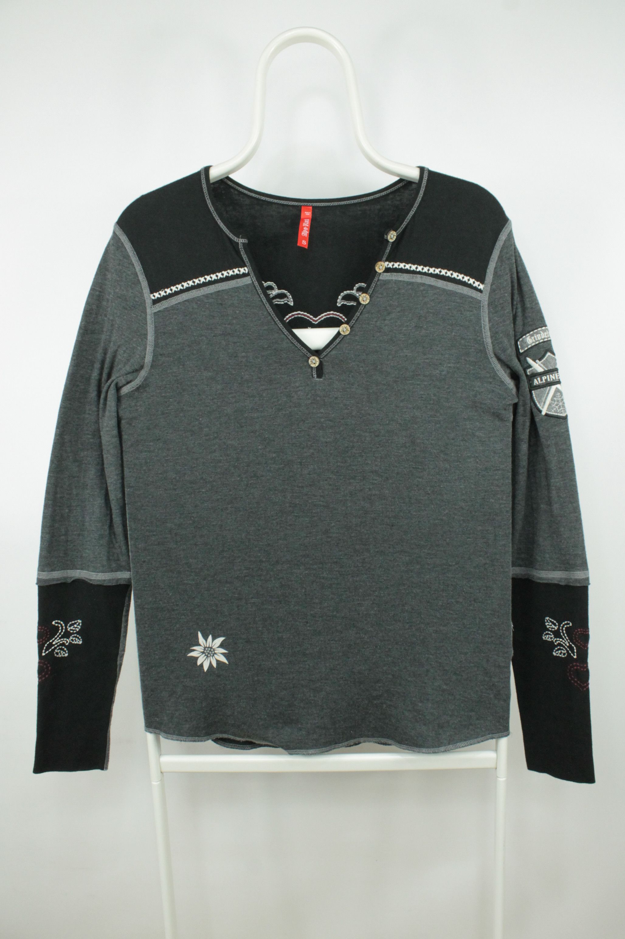 Other Alp-n-Rock Cross Country Henley Shirt Embroidered Hearts Size S / US 4 / IT 40 - 1 Thumbnail