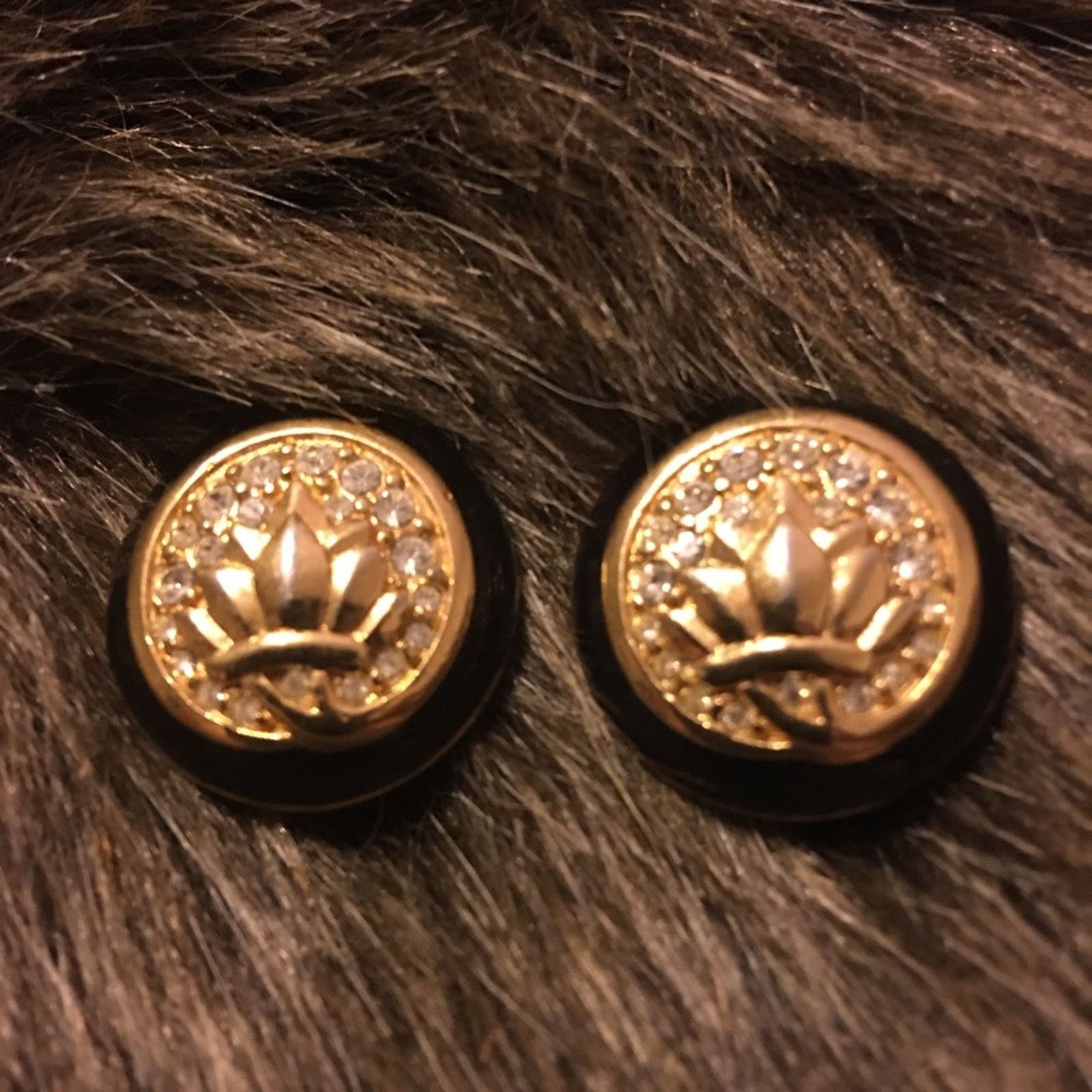 Vintage Vintage gold tone enamel rhinestone clip earrings Size ONE SIZE - 2 Thumbnail