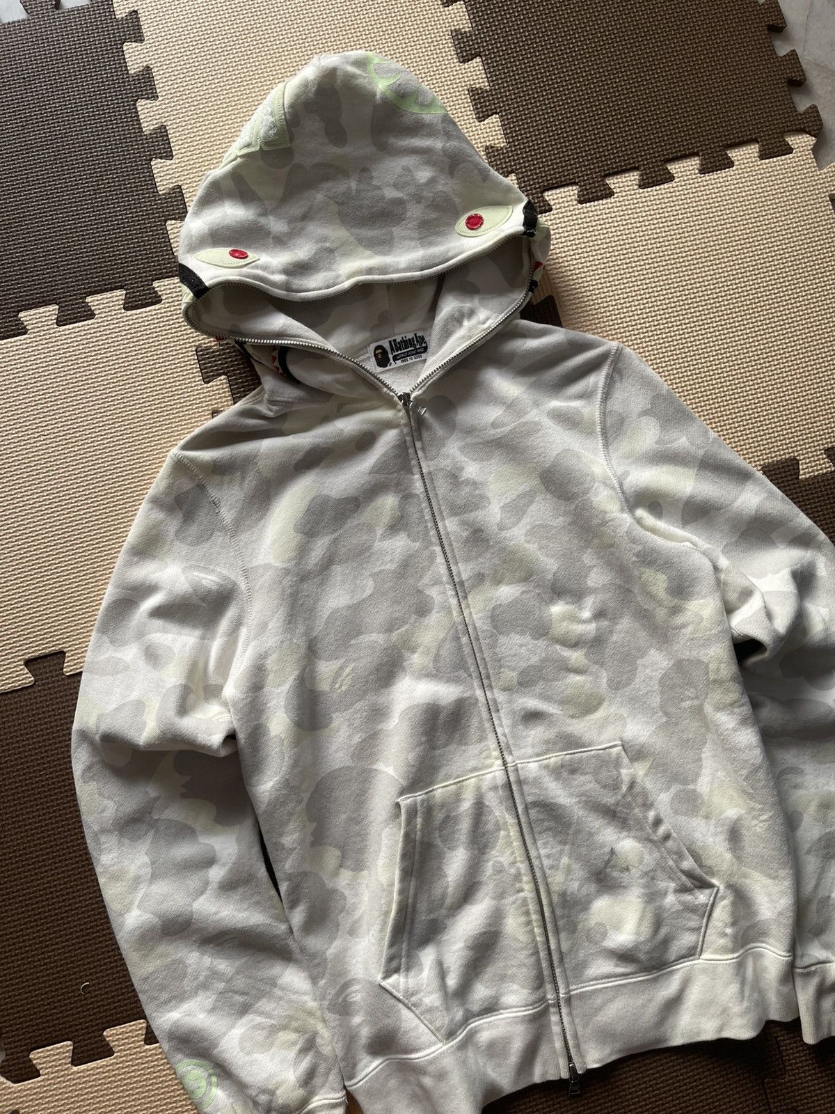 Bape 2000s Bape Shark Glow in The Dark Fullzip Hoodie A2 Size US S / EU 44-46 / 1 - 10 Thumbnail