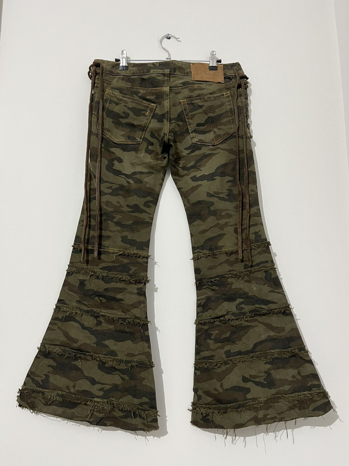 Le Grande Bleu (L.G.B.) LGB camo bell bottom jeans. ID:Rico/como Size US 28 / EU 44 - 6 Thumbnail