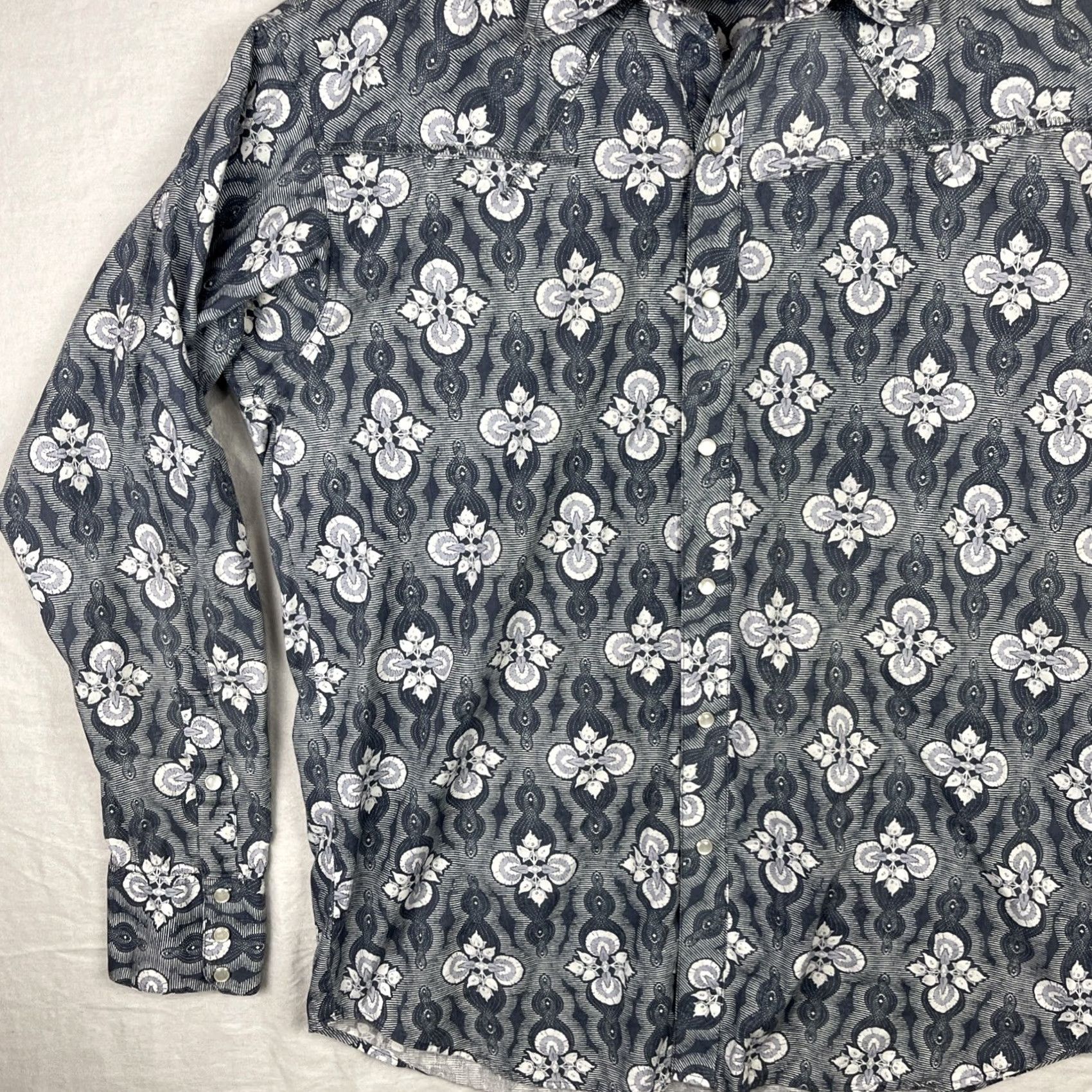 Patagonia VINTAGE Patagonia Rhythm Shirt Mens L Blue White Western Pearl Snap Cowboy Shirt Size US L / EU 52-54 / 3 - 4 Thumbnail