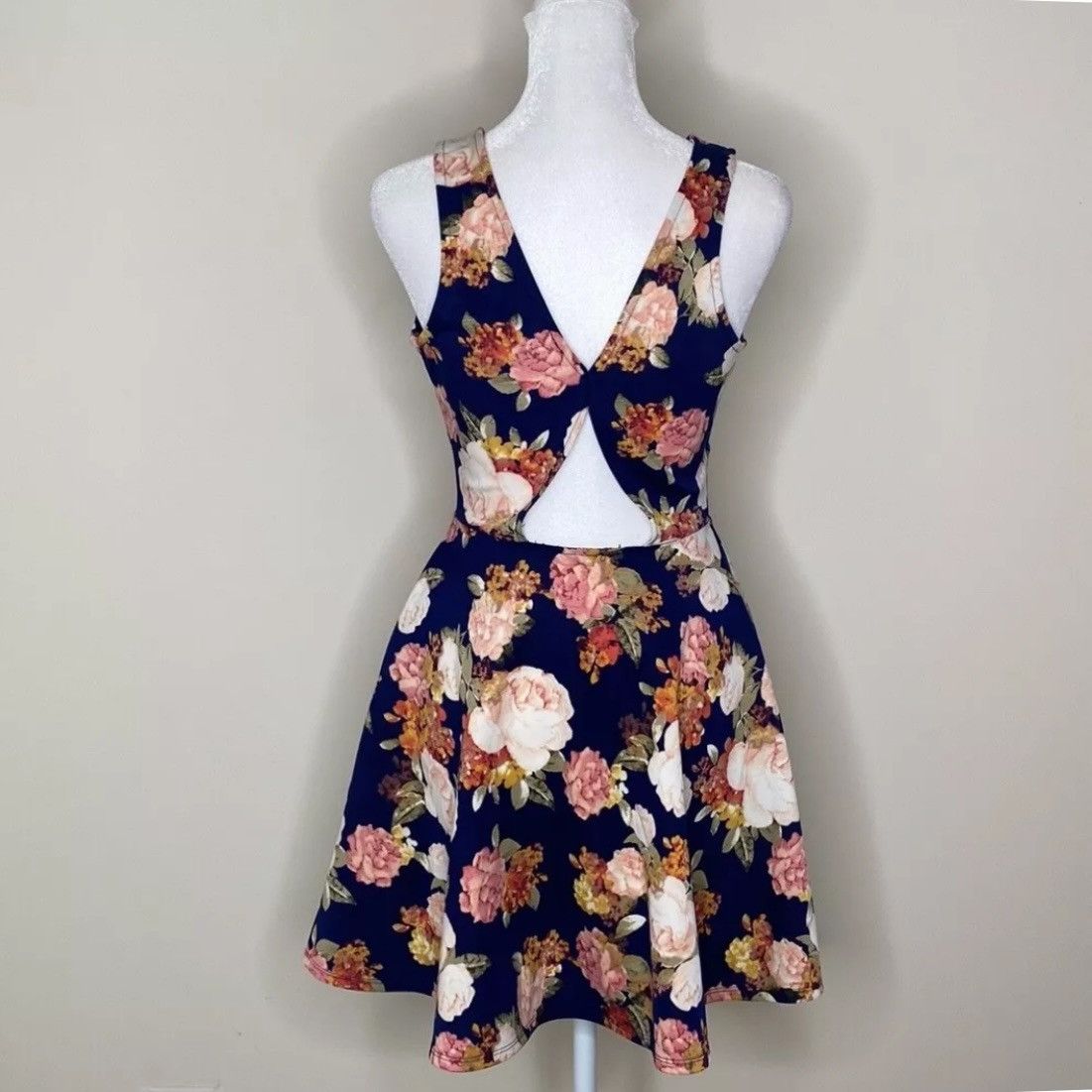 Forever 21 Forever 21 Classic Navy Floral Print Sleeveless Dress Size L / US 10 / IT 46 - 3 Thumbnail