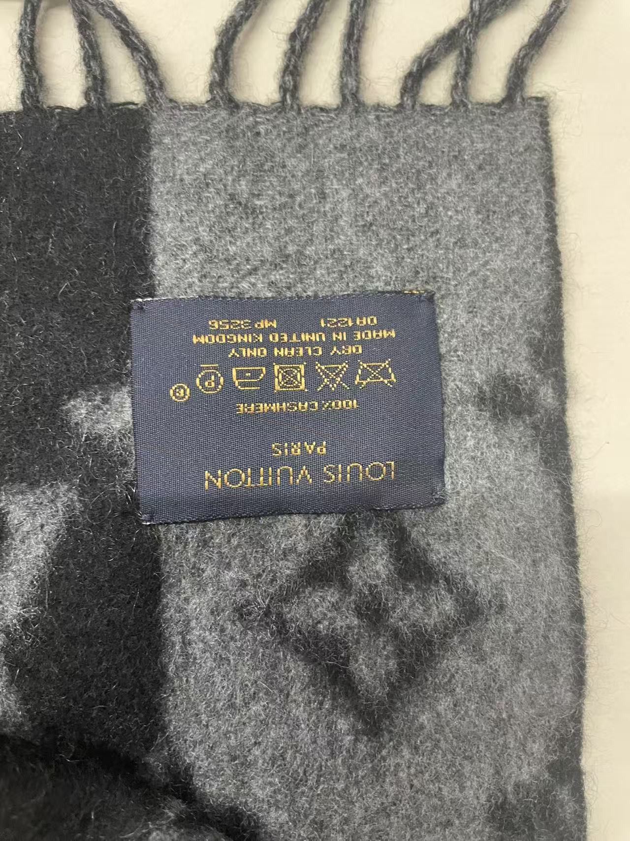 Louis Vuitton Louis Vuitton Monogram NIGO Collaboration Cashmere Scarf Size ONE SIZE - 4 Thumbnail