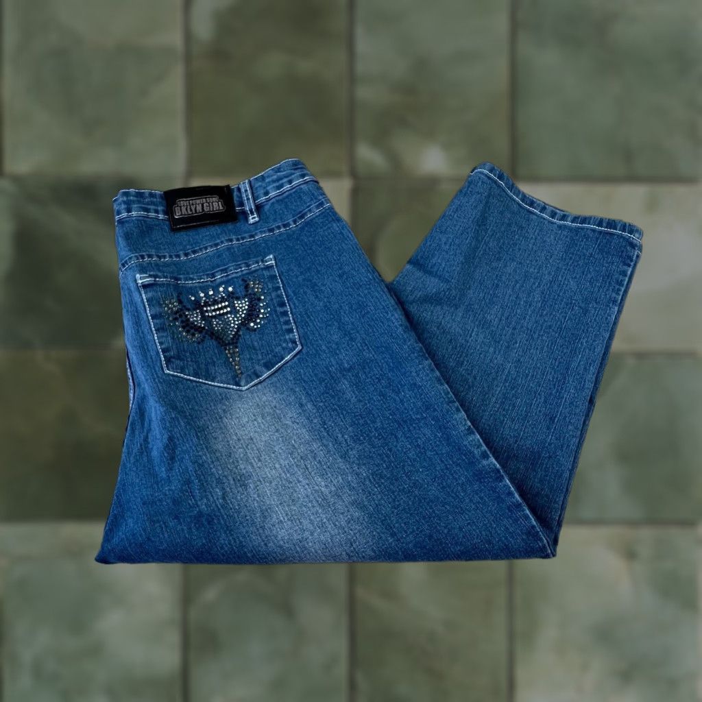 Vintage Brooklyn Girl Jeans Women's 18 Medium Wash Cropped Capri Rhinestones Blue Denim Regular Fit Size 40" / US 18 - 1 Thumbnail