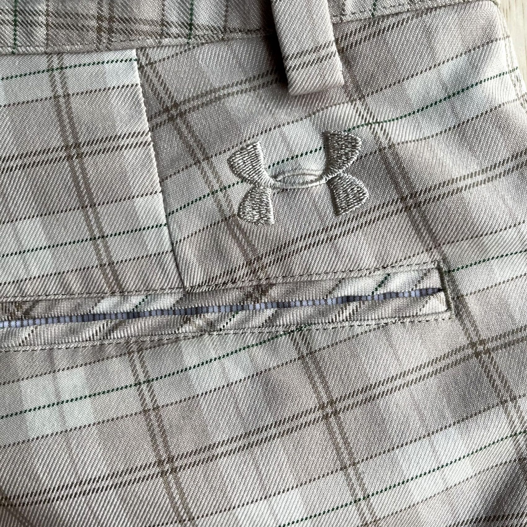 Under Armour Under Armour Shorts Mens 34 Beige Plaid Chino Flat Front Golf Performance Casual Mens Size US 34 / EU 50 - 6 Thumbnail