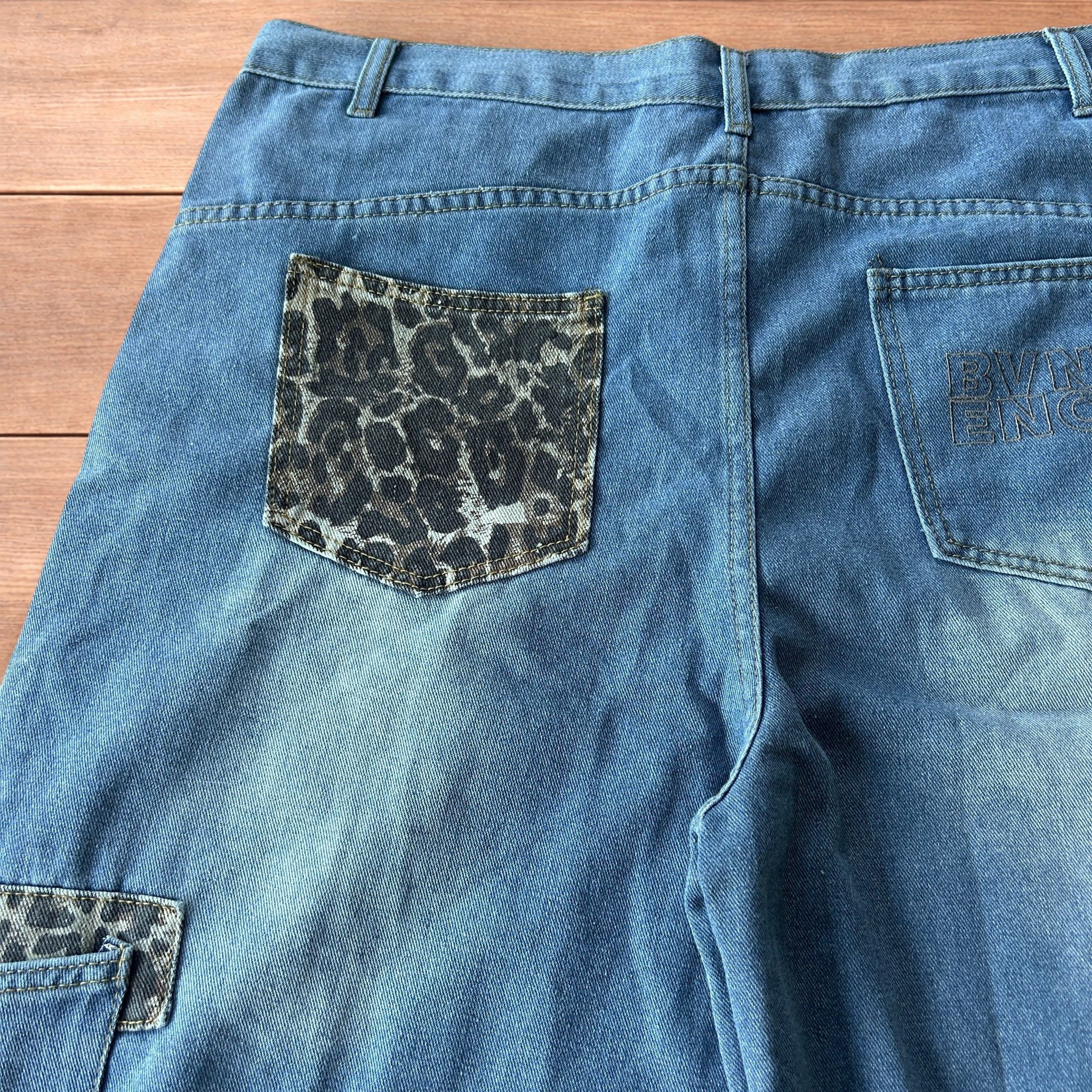 Japanese Brand Vintage style baggy jorts shorts w. leopard print in blue. Size US 36 / EU 52 - 3 Thumbnail