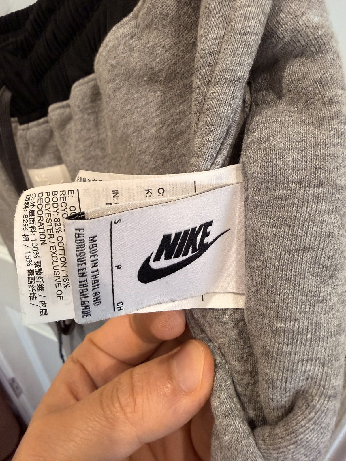 Fear of God × Nike Fear of God x Nike Reversible Shorts Grey/Summit White Size US 32 / EU 48 - 5 Thumbnail