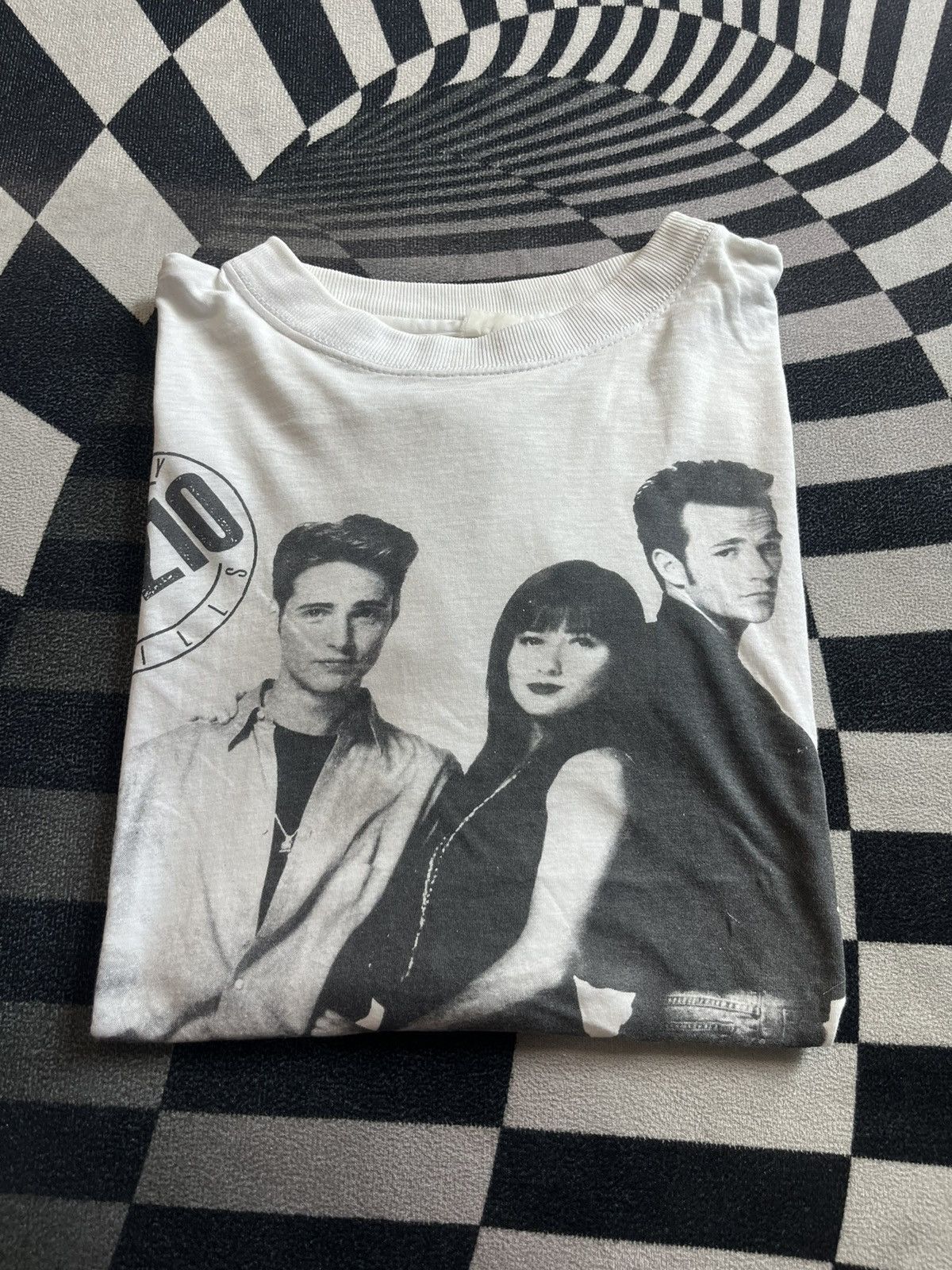 Arts & Science Vintage BEVERLY HILLS 90210 photo Promo series 90’s Tshirt Size US L / EU 52-54 / 3 - 1 Thumbnail