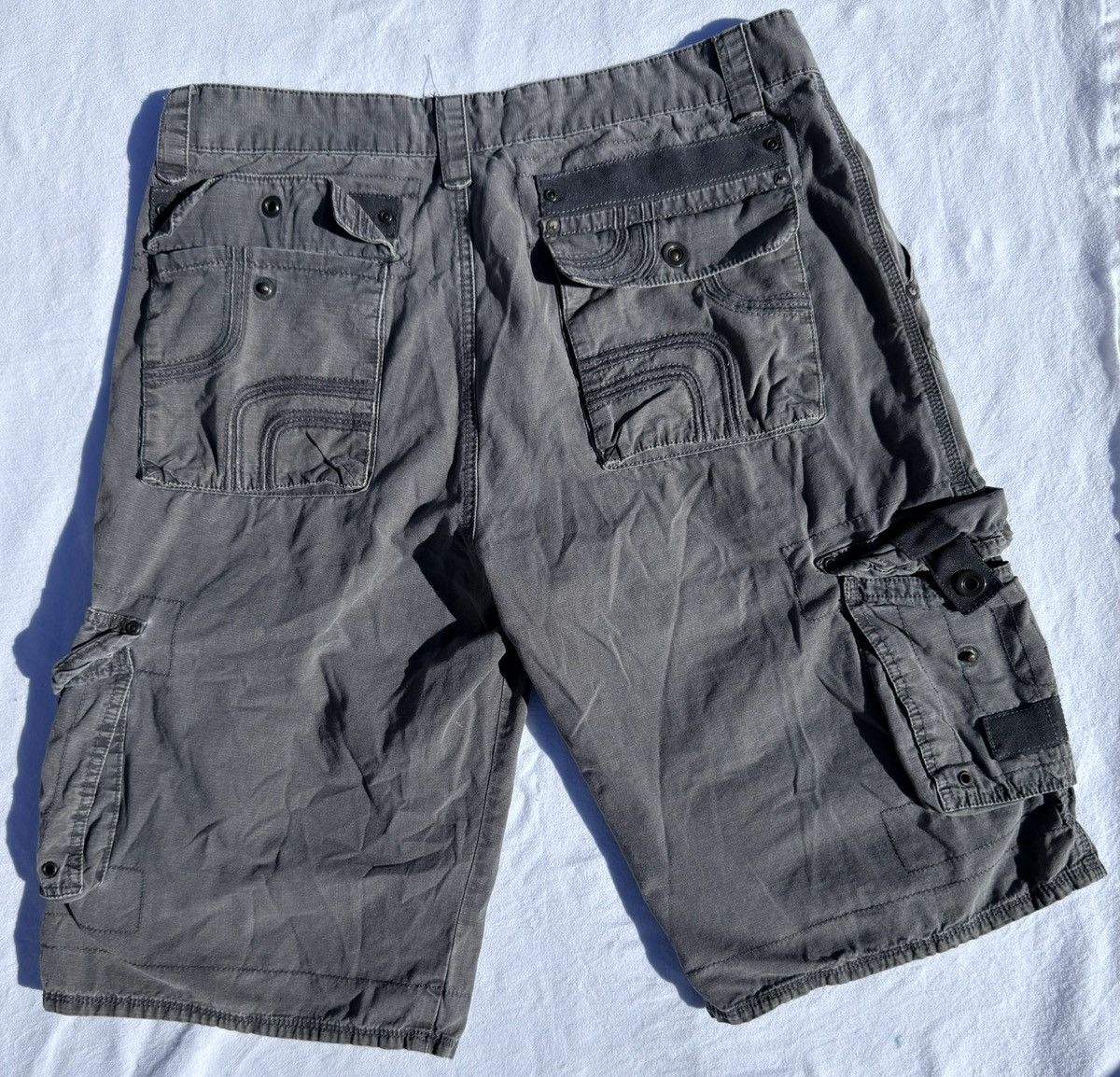 Vintage Natural distressed Grey cargo workwear shorts Size US 32 / EU 48 - 2 Thumbnail