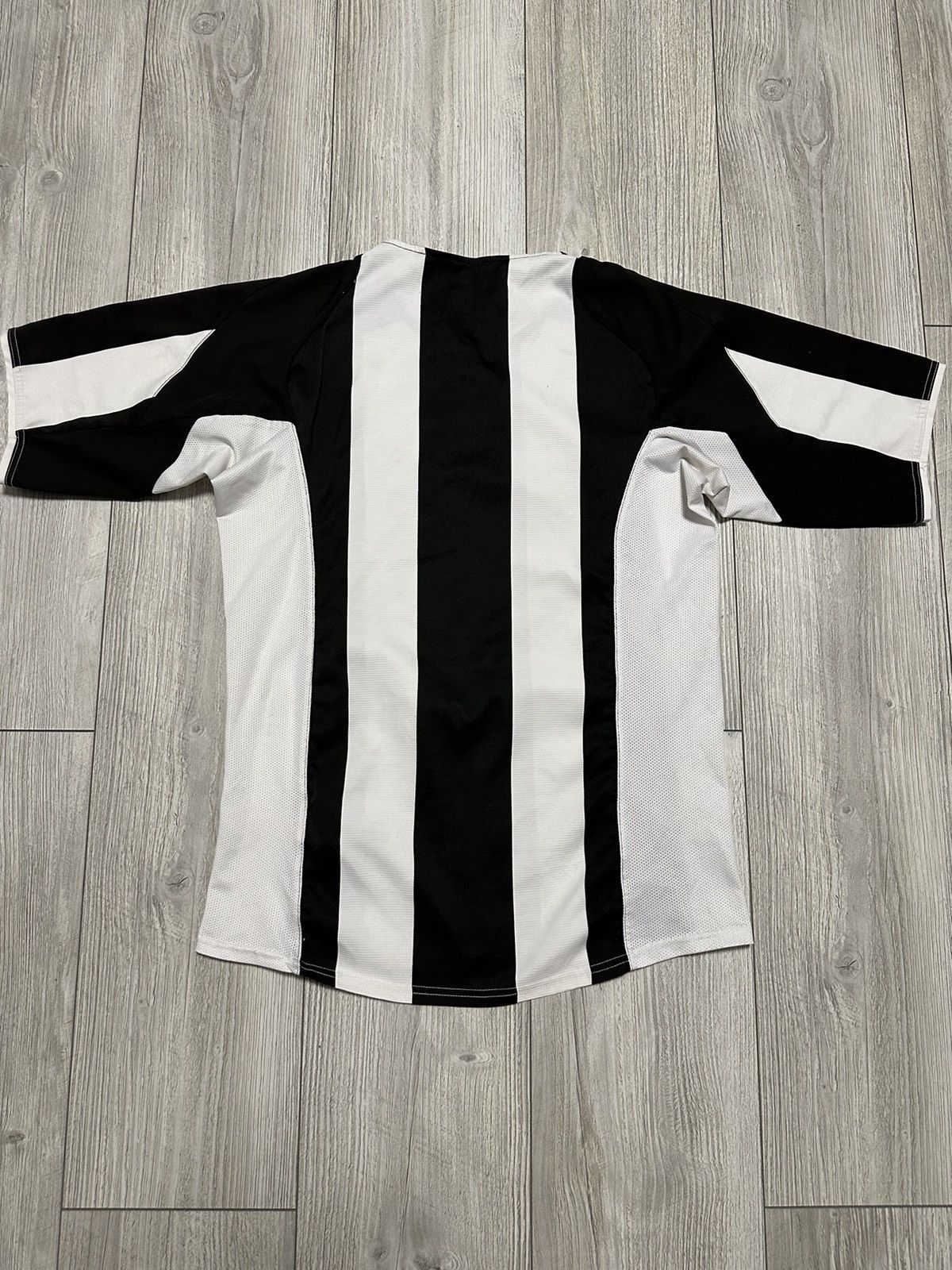 Nike Vintage Nike Juventus 2004 Home Football Soccer Jersey Sky Size US S / EU 44-46 / 1 - 8 Thumbnail