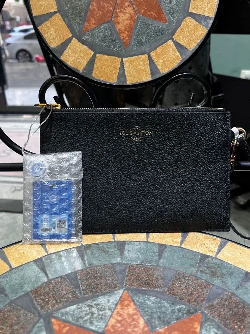 Louis Vuitton LV Small Handbag Black Gold. Size ONE SIZE - 1 Thumbnail