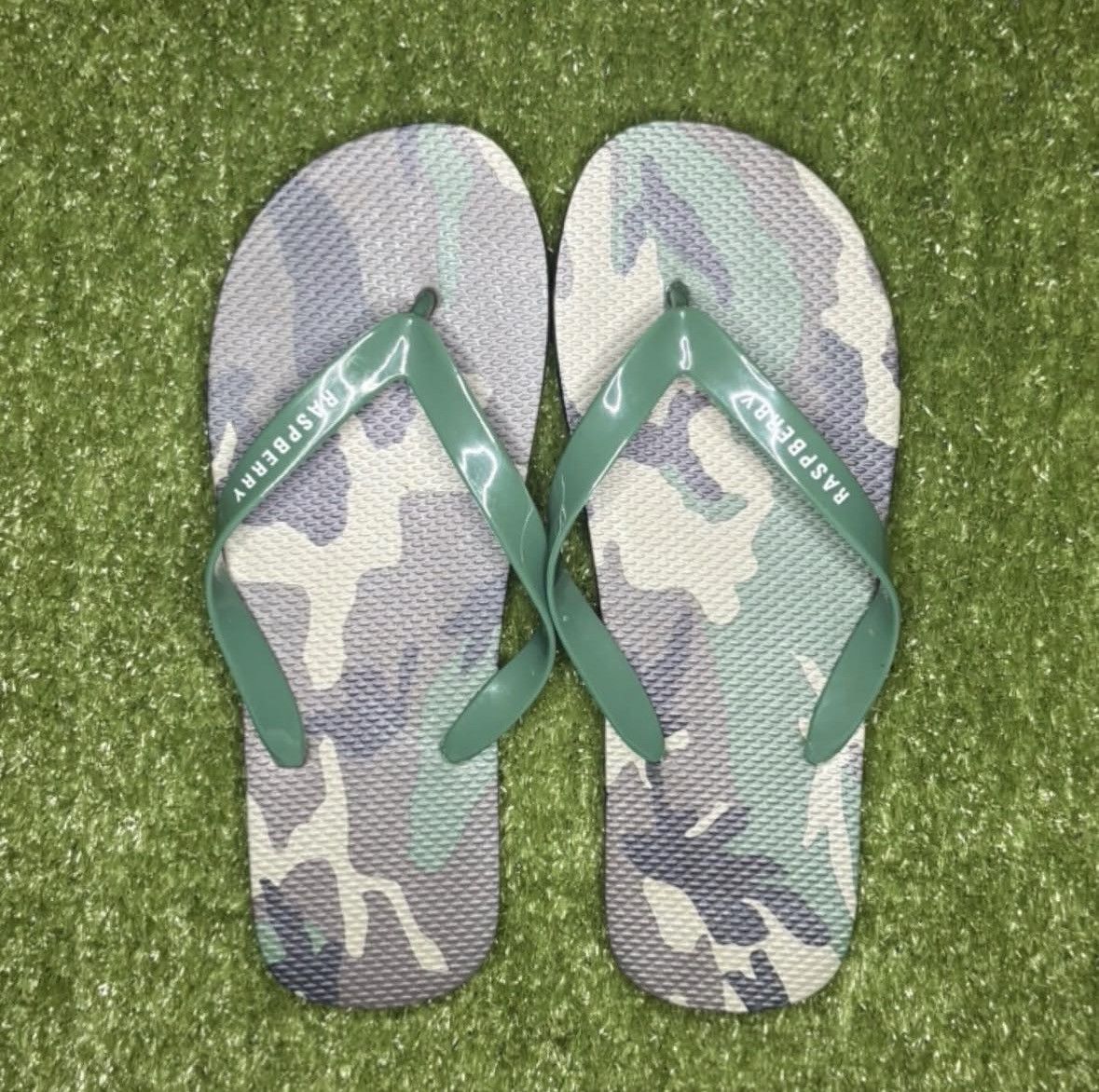 The GV Gallery GV Gallery Camo Slides Size US 7 / EU 40 - 4 Thumbnail
