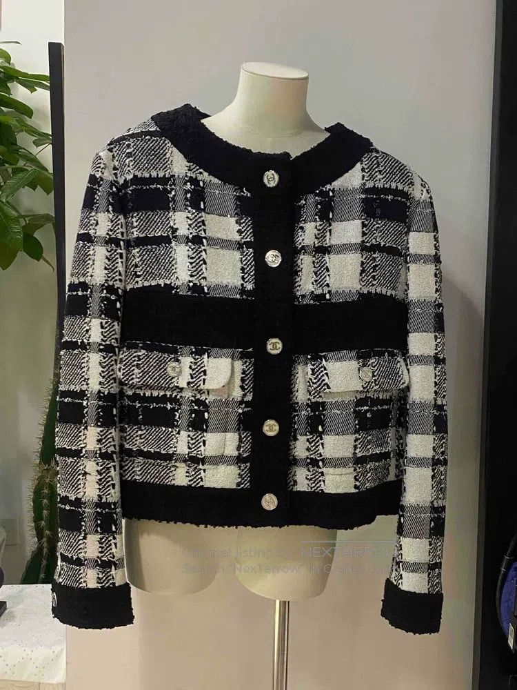 Chanel Chanel 23p black and white checkered tweed two-pocket jack Size M / US 6-8 / IT 42-44 - 1 Thumbnail