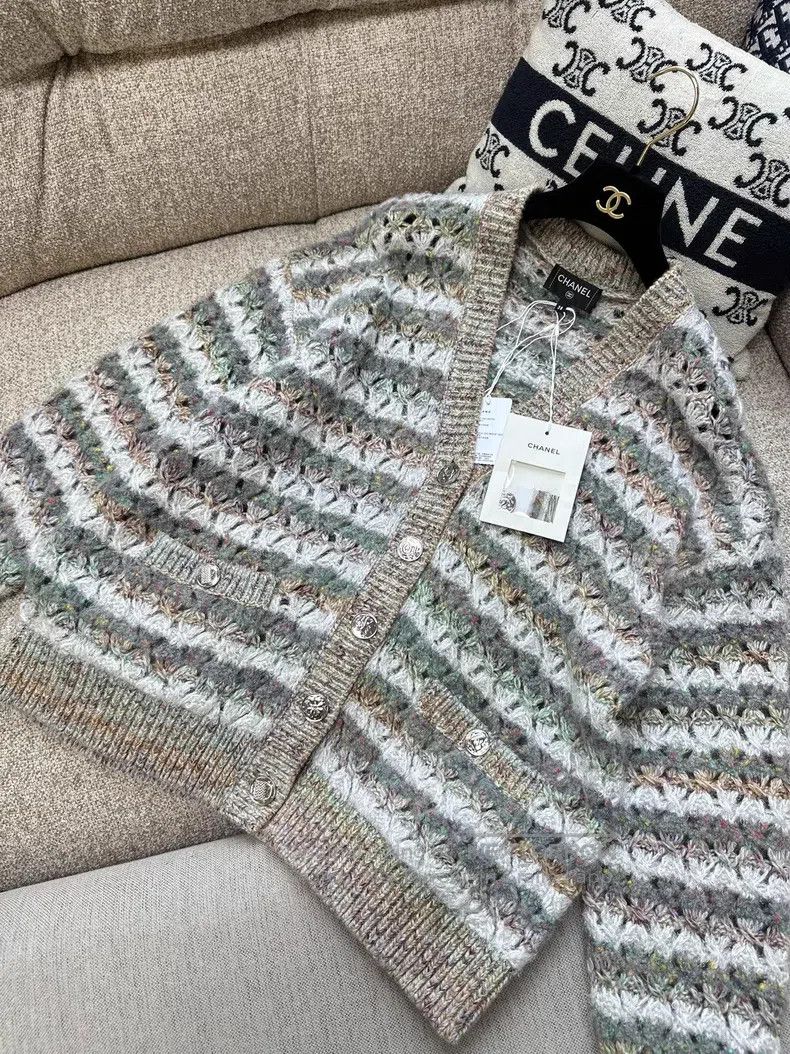 Chanel Chanel Grey, pink, green striped badge, silver coin, butto Size XS / US 0-2 / IT 36-38 - 4 Thumbnail