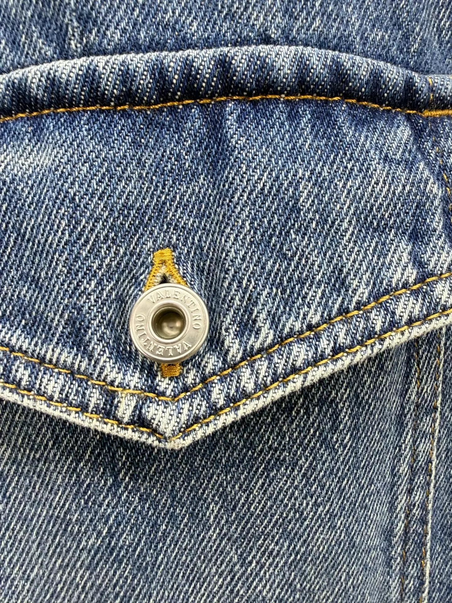 Valentino Authentic Valentino Denim Shirt Jacket 38 (Worn Once, LN) Size XS / US 0-2 / IT 36-38 - 3 Thumbnail