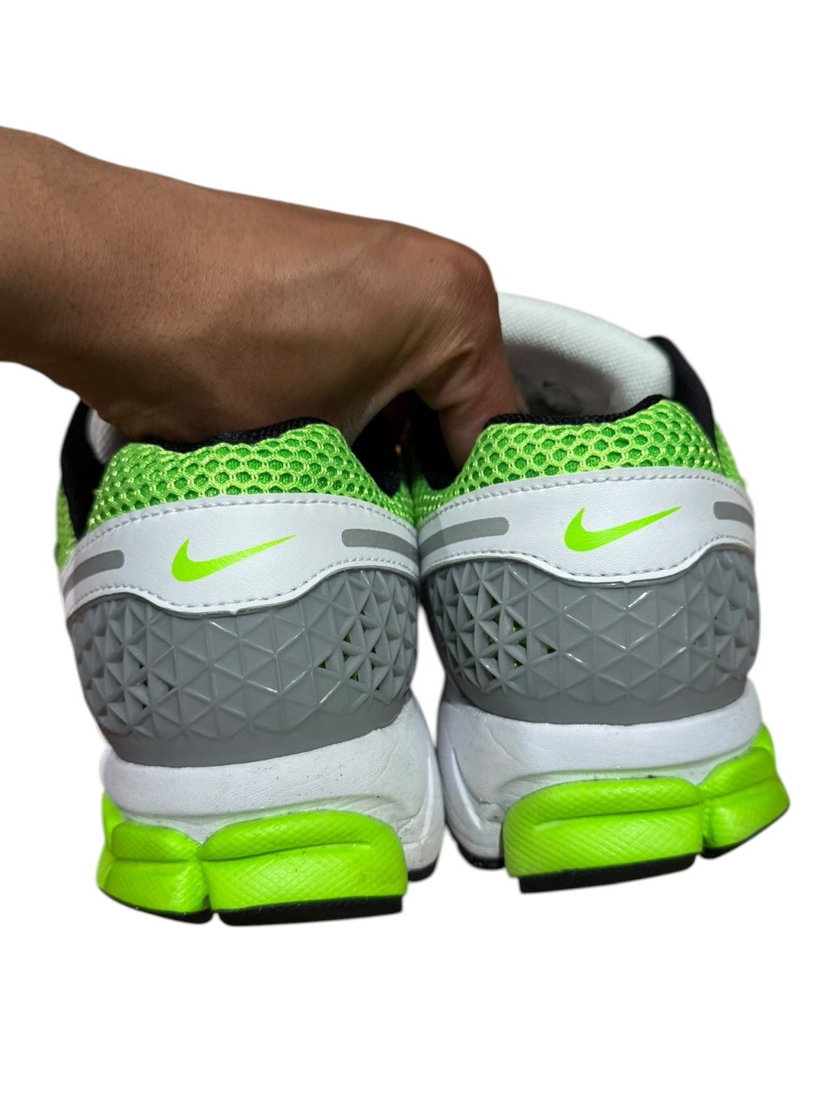 Nike Nike Zoom Vomero 5 Electric Green Black Size US 9.5 / EU 42-43 - 4 Thumbnail
