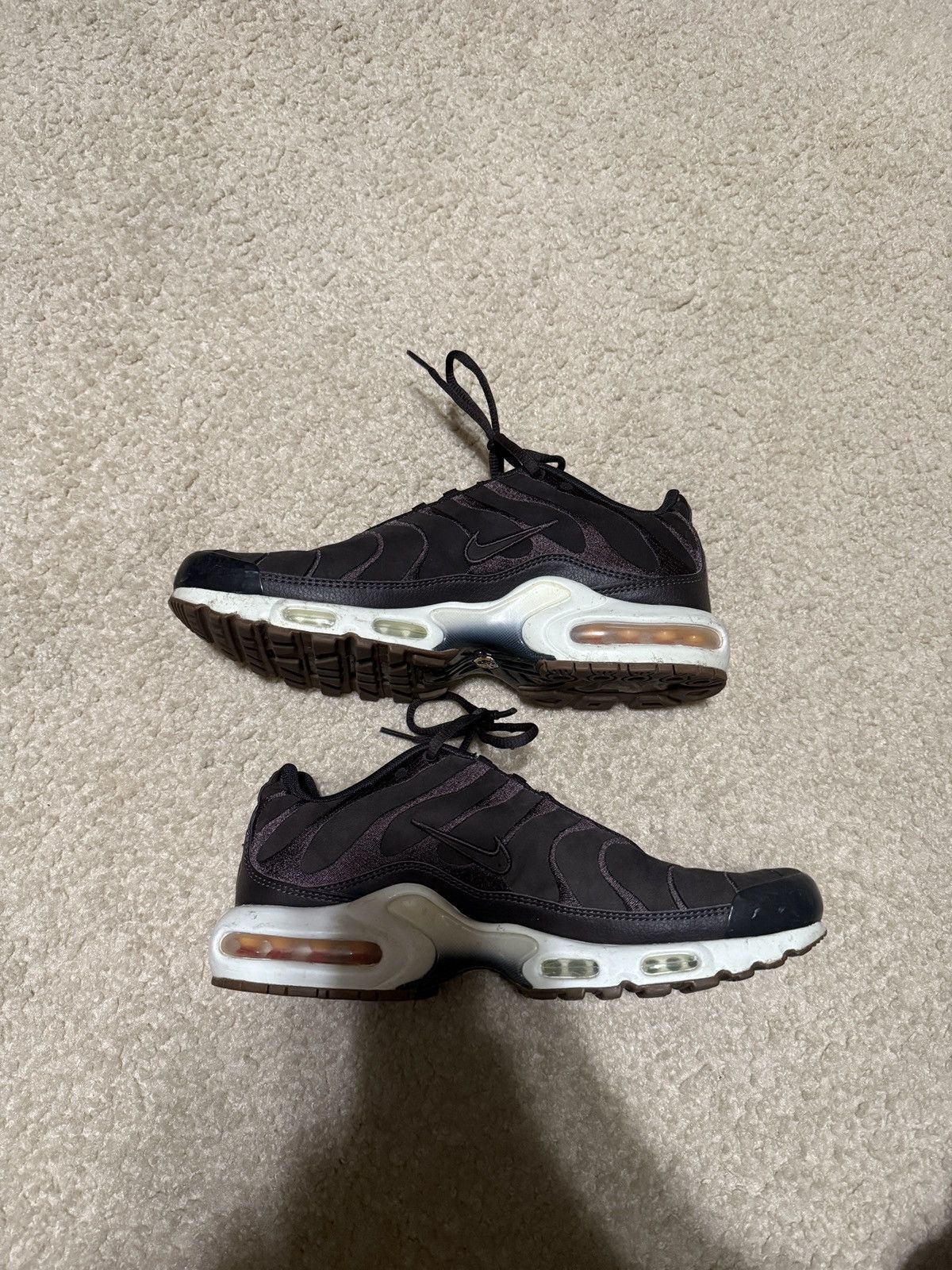 Nike Nike Air Max Plus Velvet Brown Size US 10 / EU 43 - 1 Thumbnail