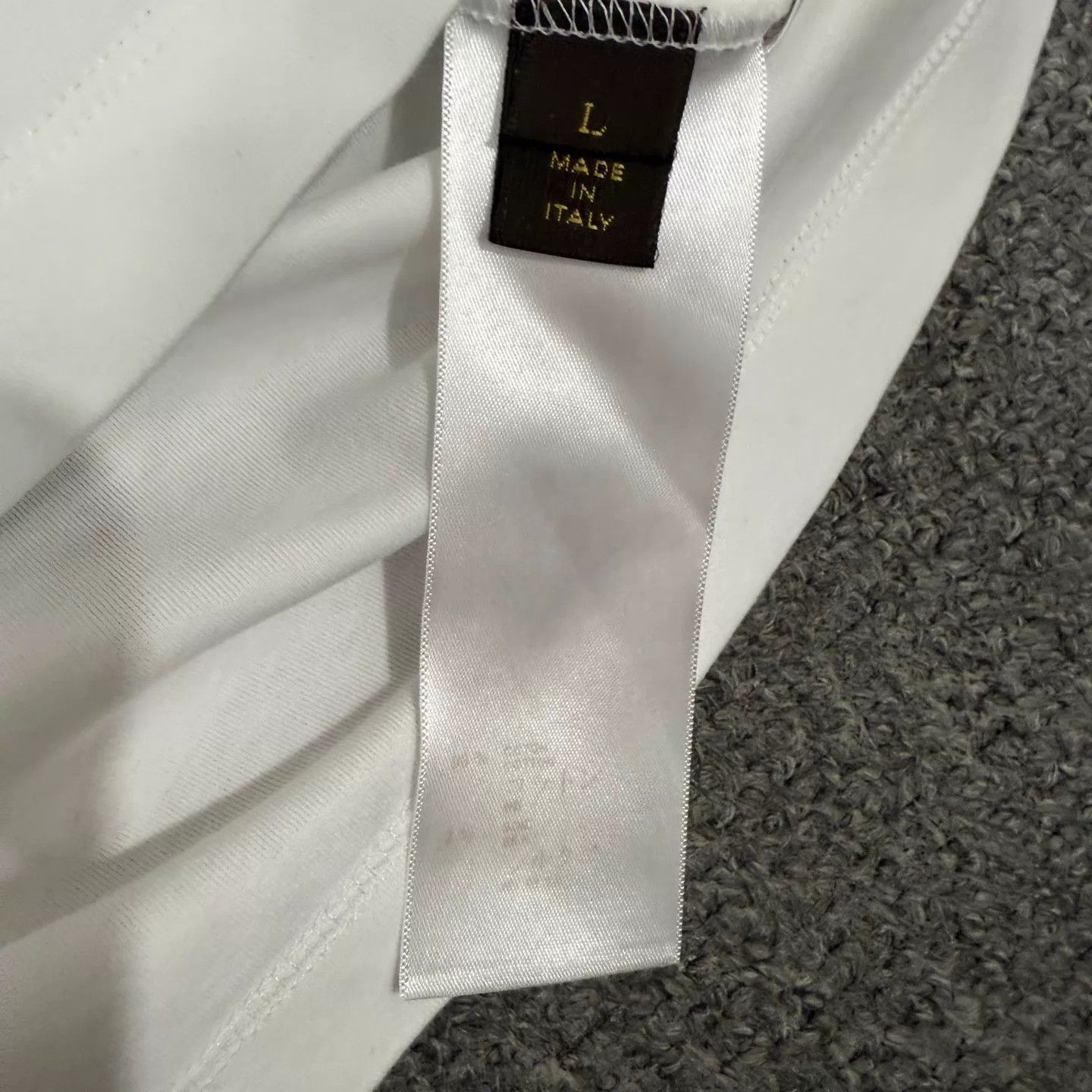 Louis Vuitton LV pocket allover print white pattern tee L 95new Size L / US 10 / IT 46 - 4 Thumbnail