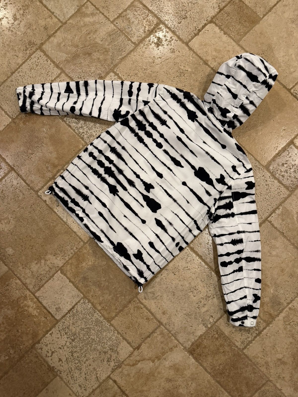 Burberry Burberry Tisci Watercolor Abstract Econyl Print Logo Hoodie Size US L / EU 52-54 / 3 - 9 Thumbnail