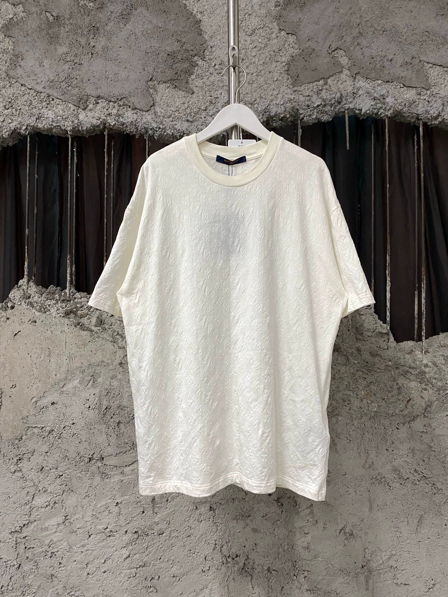 Louis Vuitton LV White Monogram Short-Sleeve Tee L NWT Size US L / EU 52-54 / 3 - 1 Thumbnail