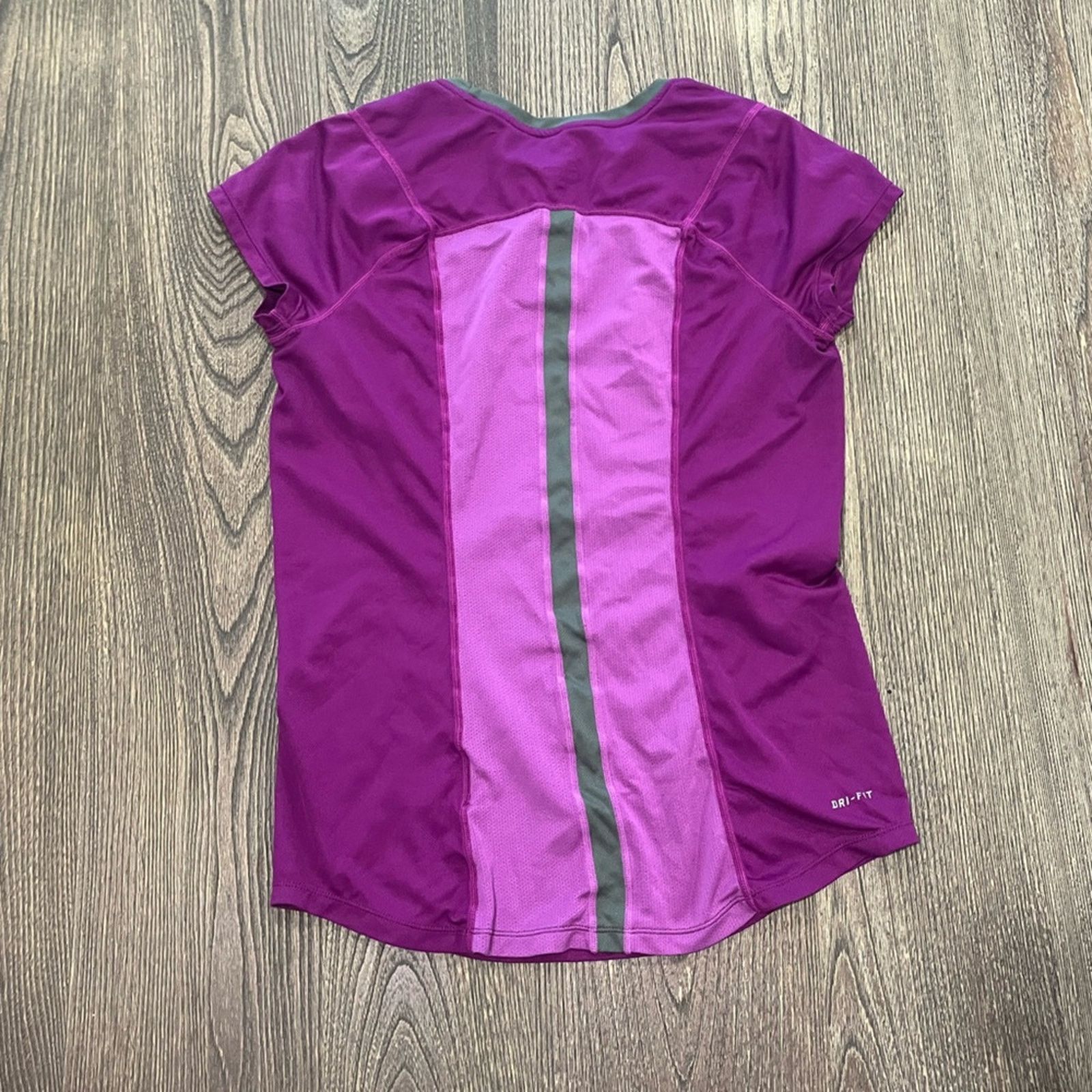 Nike Nike Dri-Fit T-Shirt Mesh Vented Short Sleeve Fitted Size M Size M / US 6-8 / IT 42-44 - 5 Thumbnail