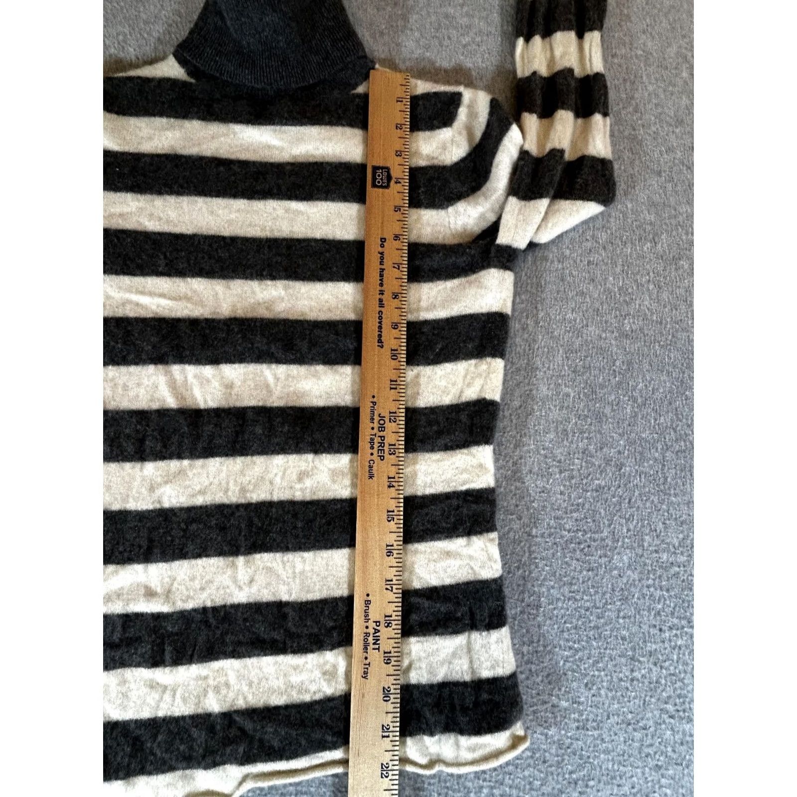 J.Crew VINTAGE J.CREW Sweater Womens Small Cashmere Turtleneck Gray Striped Italian 90s? (adjust) Size S / US 4 / IT 40 - 4 Thumbnail