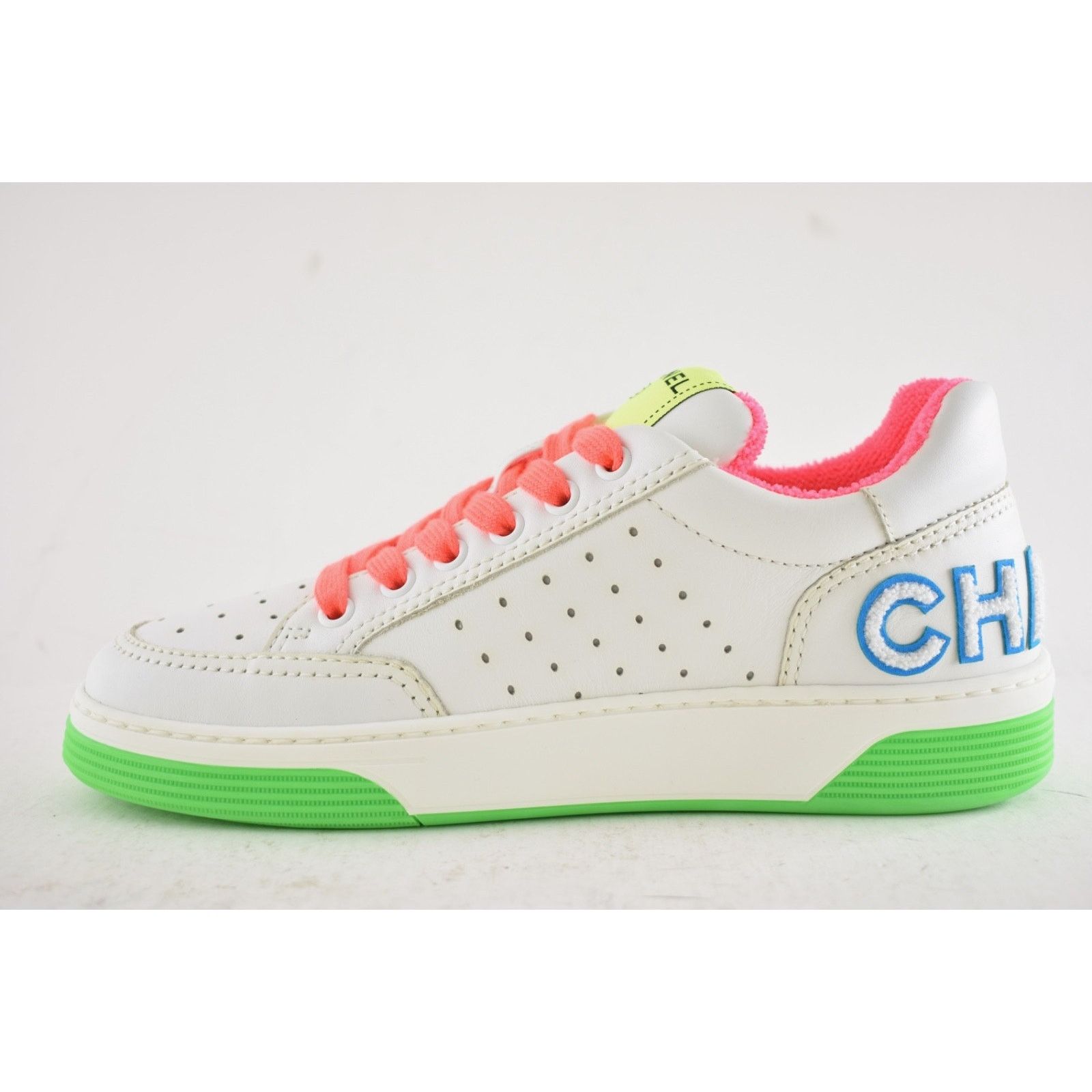 Chanel Chanel Neon CC Logo Flat Lace Up Runner Trainer Sneaker 37 Size US 7 / IT 37 - 8 Thumbnail