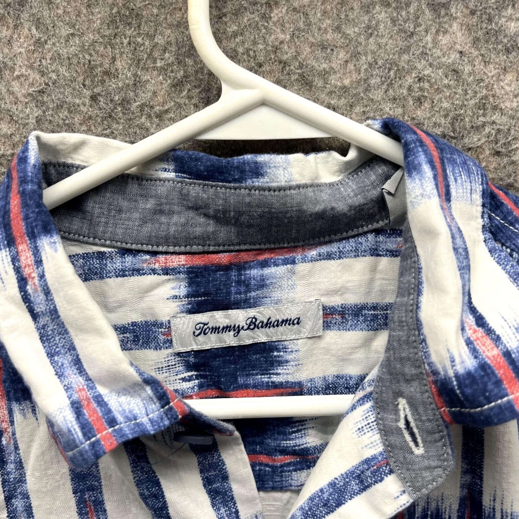 Tommy Bahama VINTAGE Tommy Bahama Shirt Men Medium Adult Blue White Button Down Silk Short Sleeve Shirt Size US M / EU 48-50 / 2 - 5 Thumbnail
