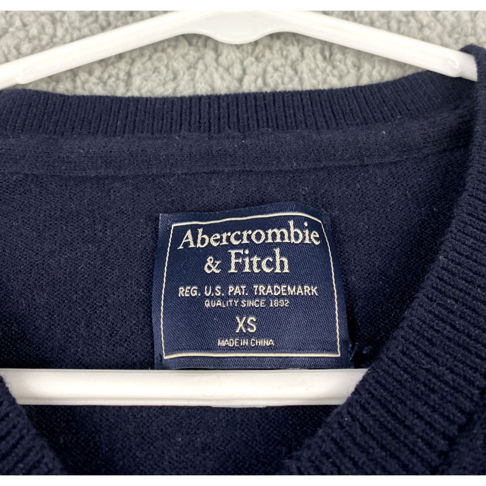 Abercrombie & Fitch Abercrombie & Fitch Sweater Mens XS V-Neck Navy Blue Wool-Acrylic Blend Size US XS / EU 42 / 0 - 3 Thumbnail