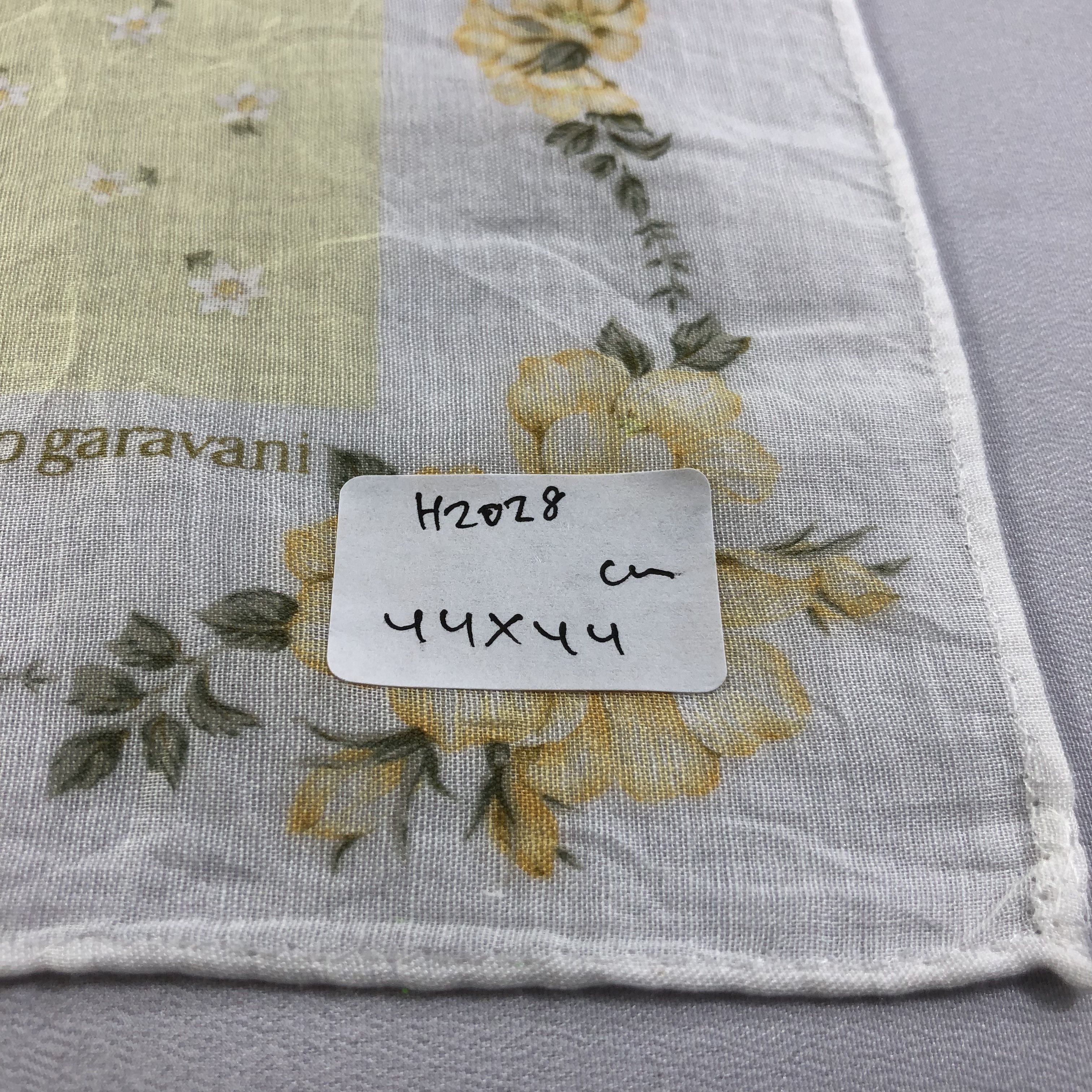 Vintage vAlEnTiNo GaraVANi Handkerchief Neckerchief Bandana H2028 Size ONE SIZE - 6 Thumbnail