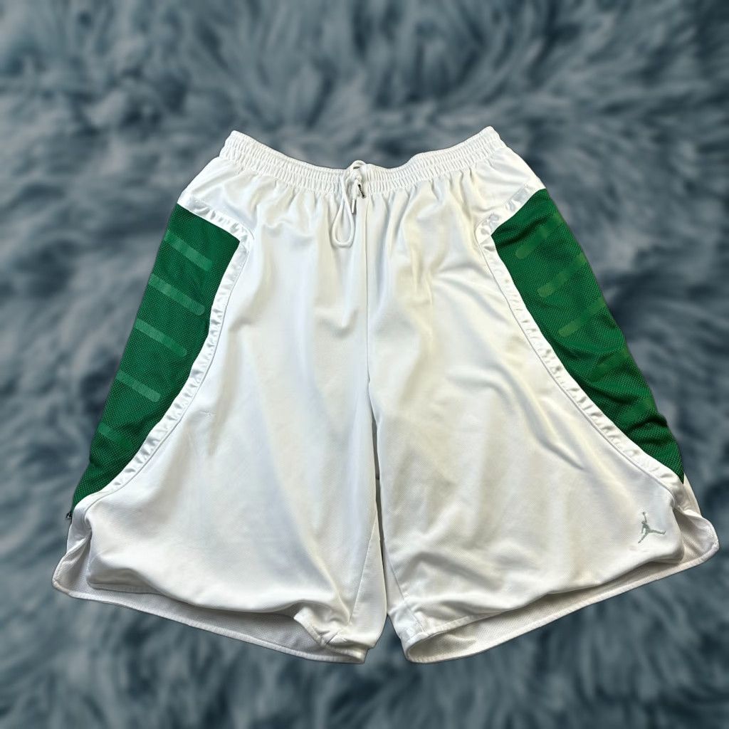 VINTAGE Jordan Shorts Mens 2XL White Green Baggy Basketball