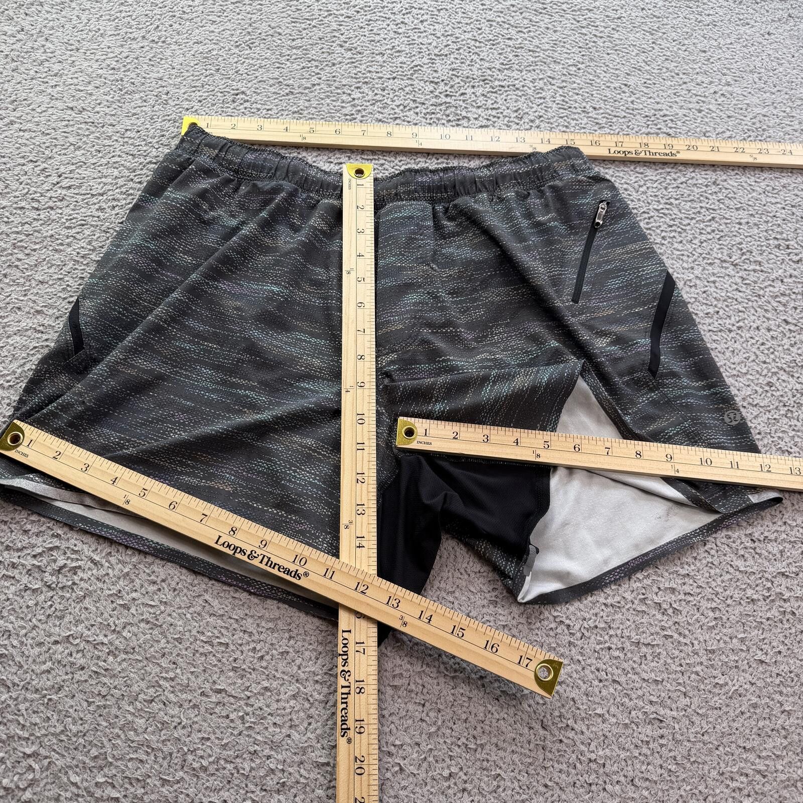 Lululemon Lululemon Men’s Lined Running Shorts XL Gray Reflective Size US 36 / EU 52 - 3 Thumbnail