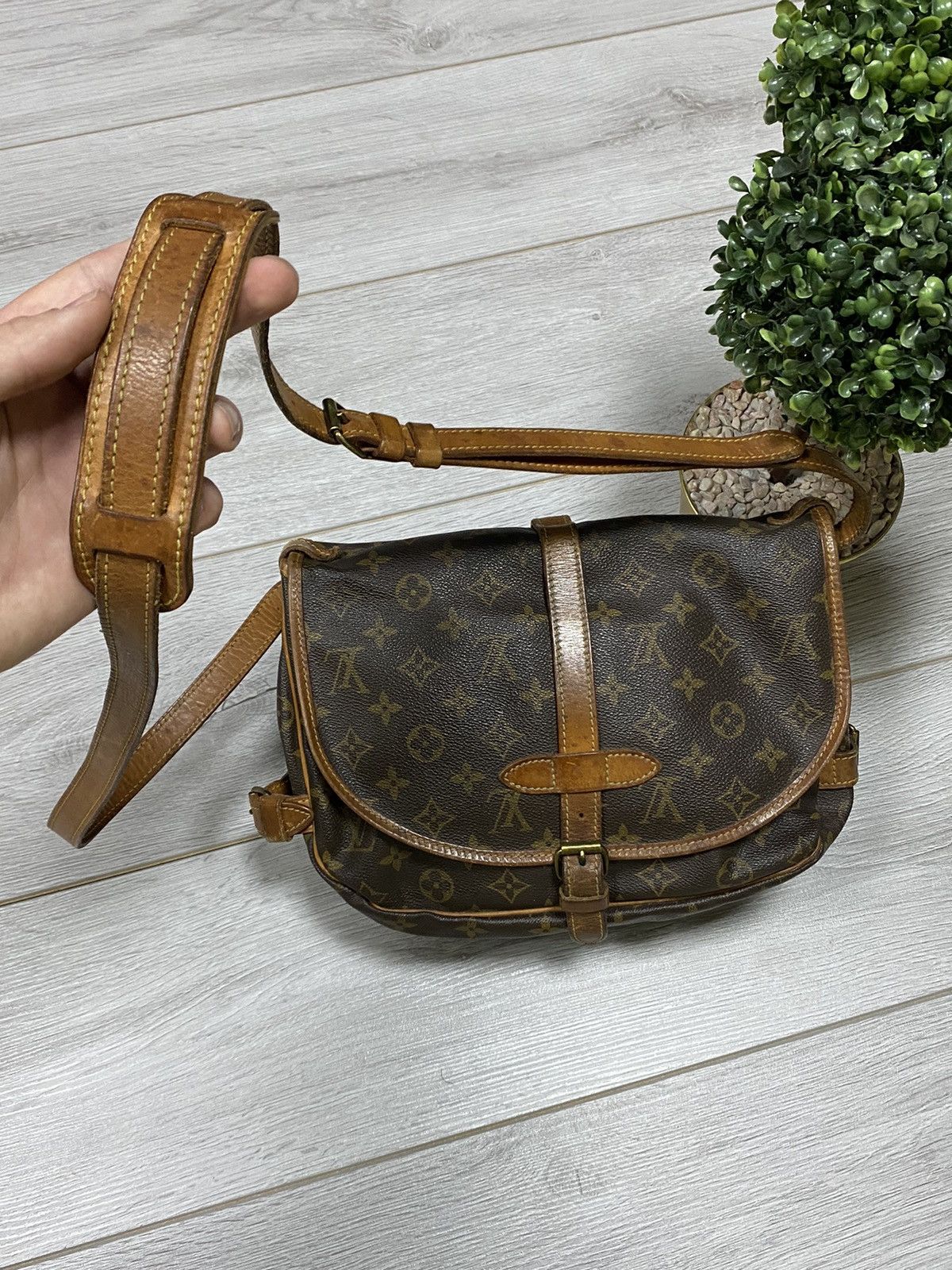 Louis Vuitton Louis Vuitton saumur crossbody bag LV monogram Size ONE SIZE - 3 Thumbnail