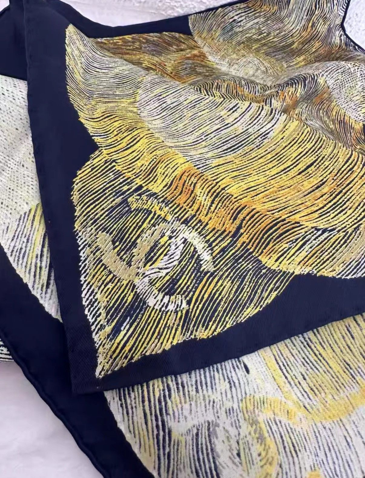 Chanel Chanel limited-edition camellia moon phase silk scarf J38 Size ONE SIZE - 6 Thumbnail