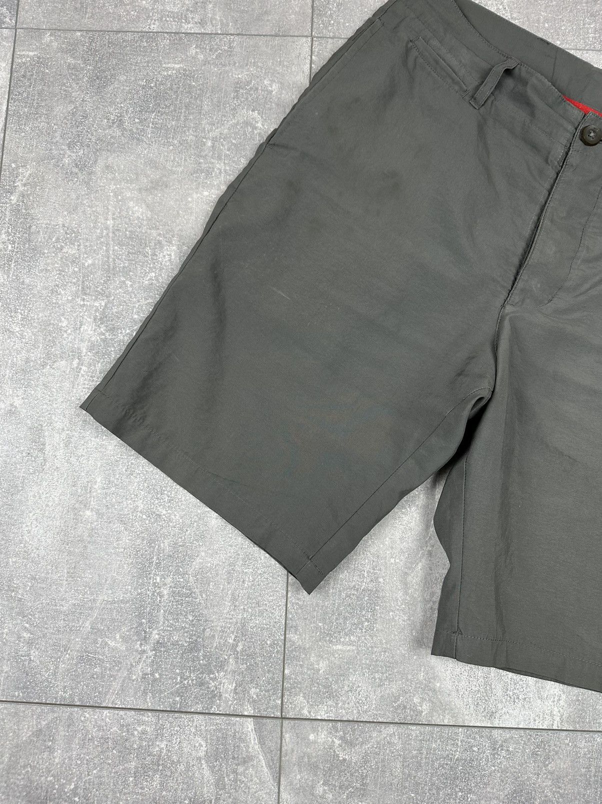 Nike ACG Nike Acg Outdoor Life Small Tab Logo Short Size US 32 / EU 48 - 3 Thumbnail