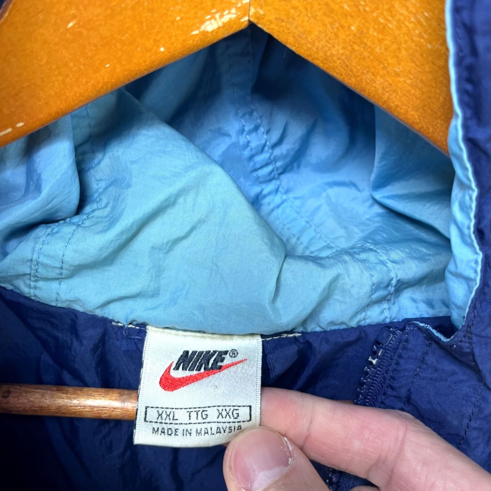 Nike Vintage Nike Windbreaker Jacket 2XL Hooded Satin Nylon Logo Embroidered 90s Outdoor Men XS? Size US XXL / EU 58 / 5 - 4 Thumbnail