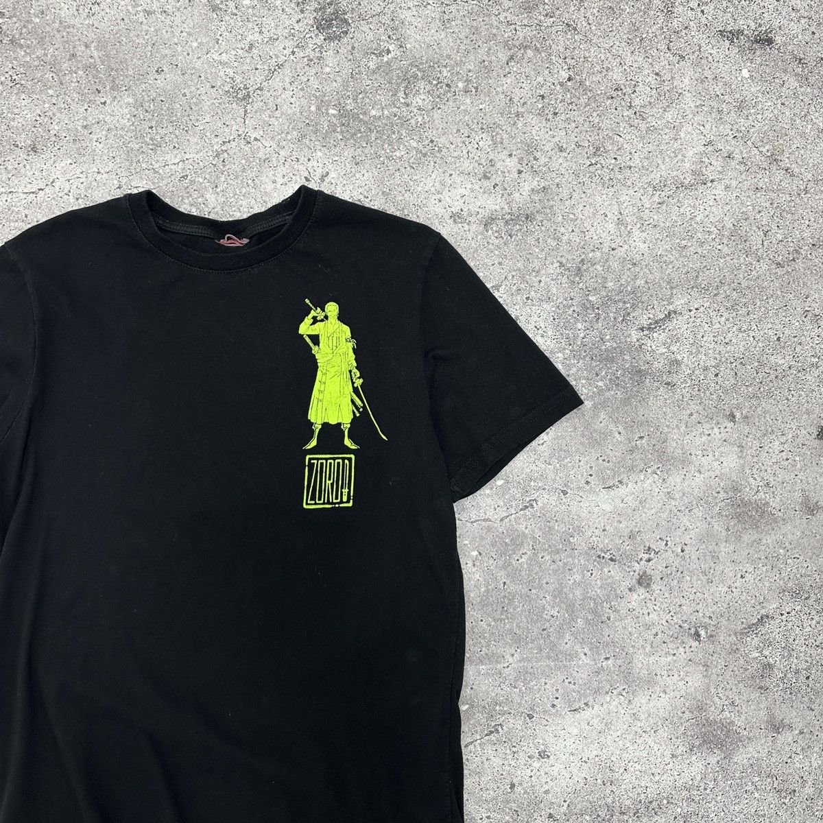 Anime Vintage Y2K Roronoa Zorro One Piece tee Anime Manga Luffy og Size US S / EU 44-46 / 1 - 4 Thumbnail