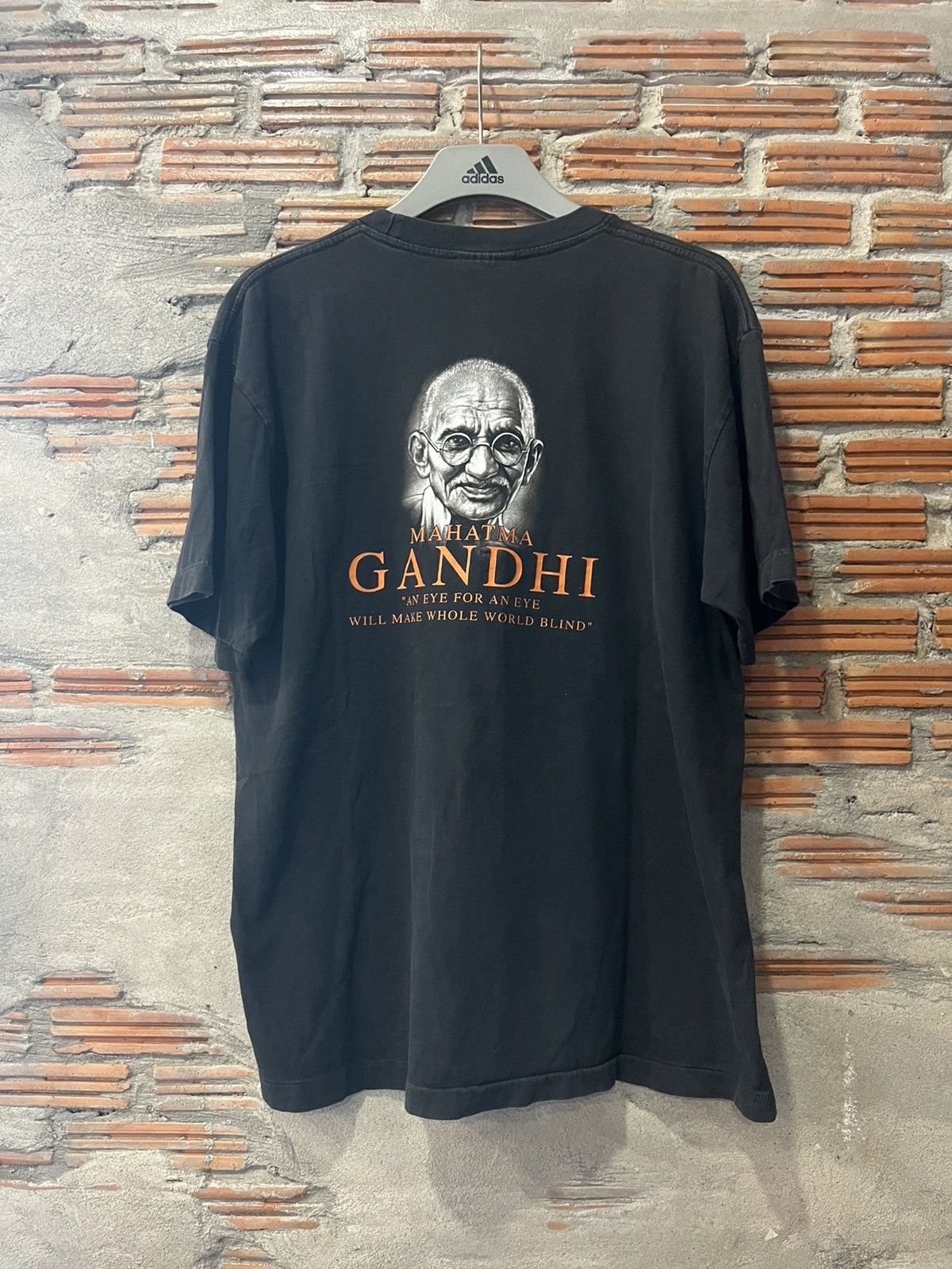 Arts & Science Vintage Mohandas K. Mahatma Gandhi Big Face 90’s Tshirt Size US XL / EU 56 / 4 - 3 Thumbnail
