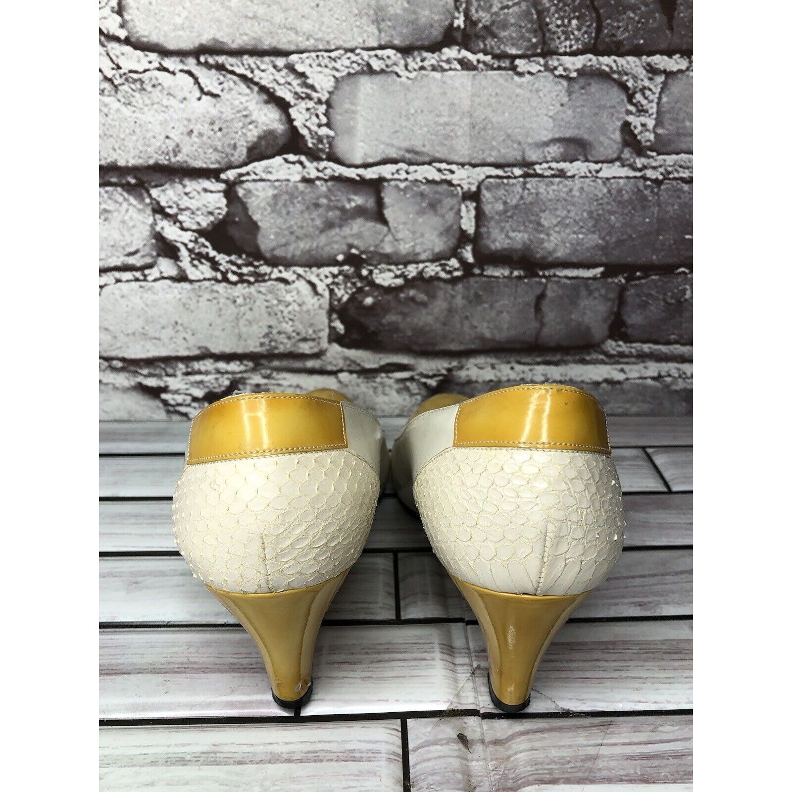 Salvatore Ferragamo Salvatore Ferragamo Ivory Leather Snake Yellow Patent Dress Size US 5 / IT 35 - 10 Thumbnail