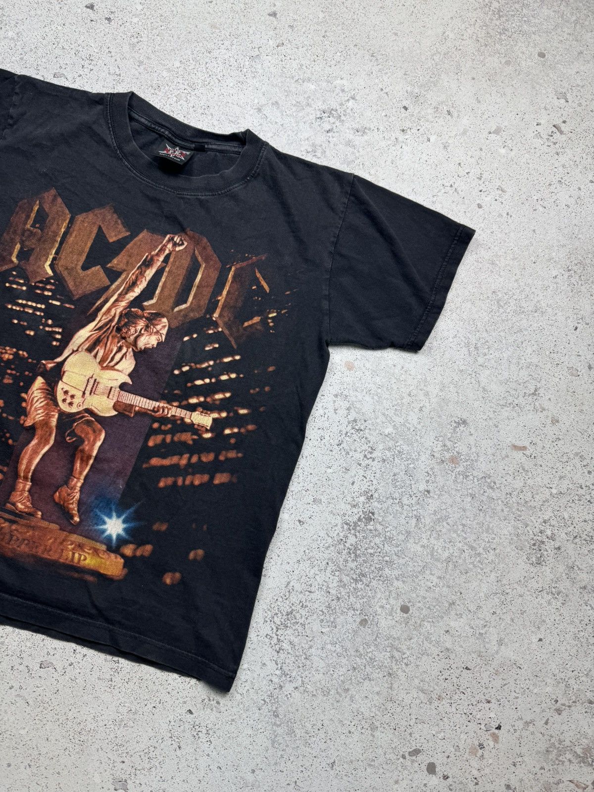 AC/DC × Band Tees × Vintage Vintage AC/DC 2000's Stiff Upper Lip Tour Band Tee Size US M / EU 48-50 / 2 - 3 Thumbnail
