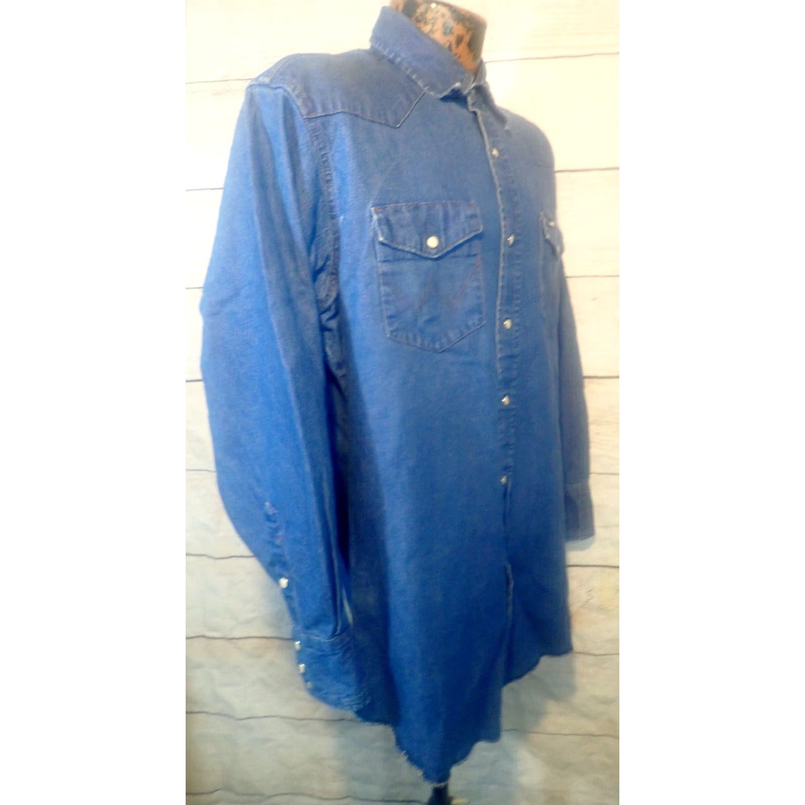 Wrangler Vintage Wrangler Men's Denim Western Shirt Long Sleeve Size Large Blue Cowby, Pearl Snap, Logo Accents Size US L / EU 52-54 / 3 - 2 Thumbnail