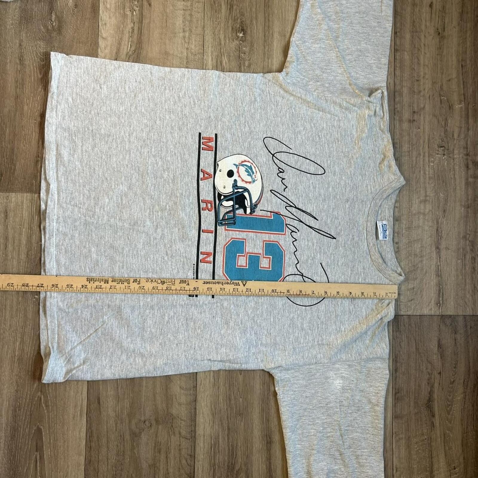 Salem Sportswear Vintage 90’s Miami Dolphins Football Helmet t shirt Salem XL Size US XL / EU 56 / 4 - 7 Thumbnail