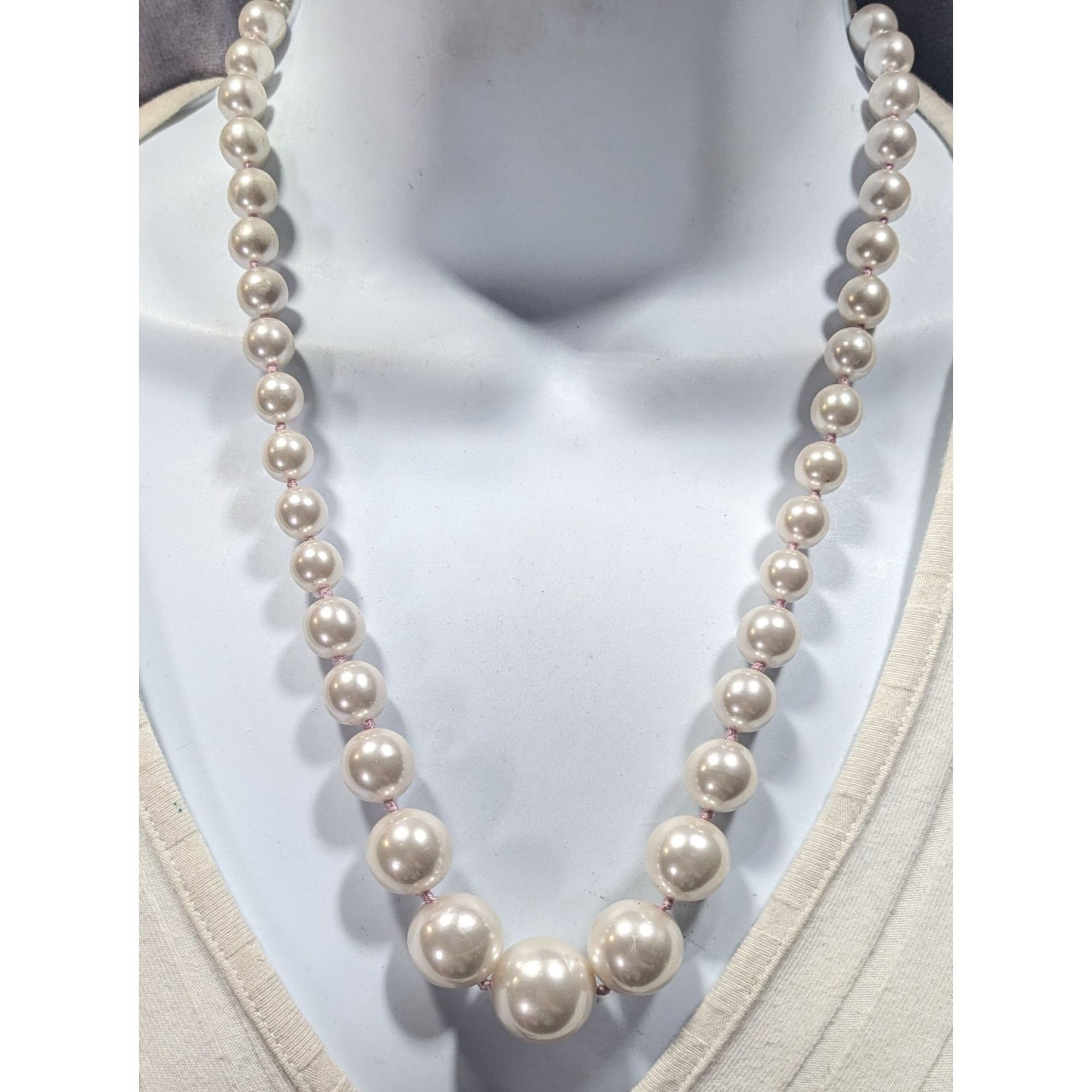 Other Vintage Elegant Hand Knotted Graduated Faux Pearl Necklace Size ONE SIZE - 4 Thumbnail