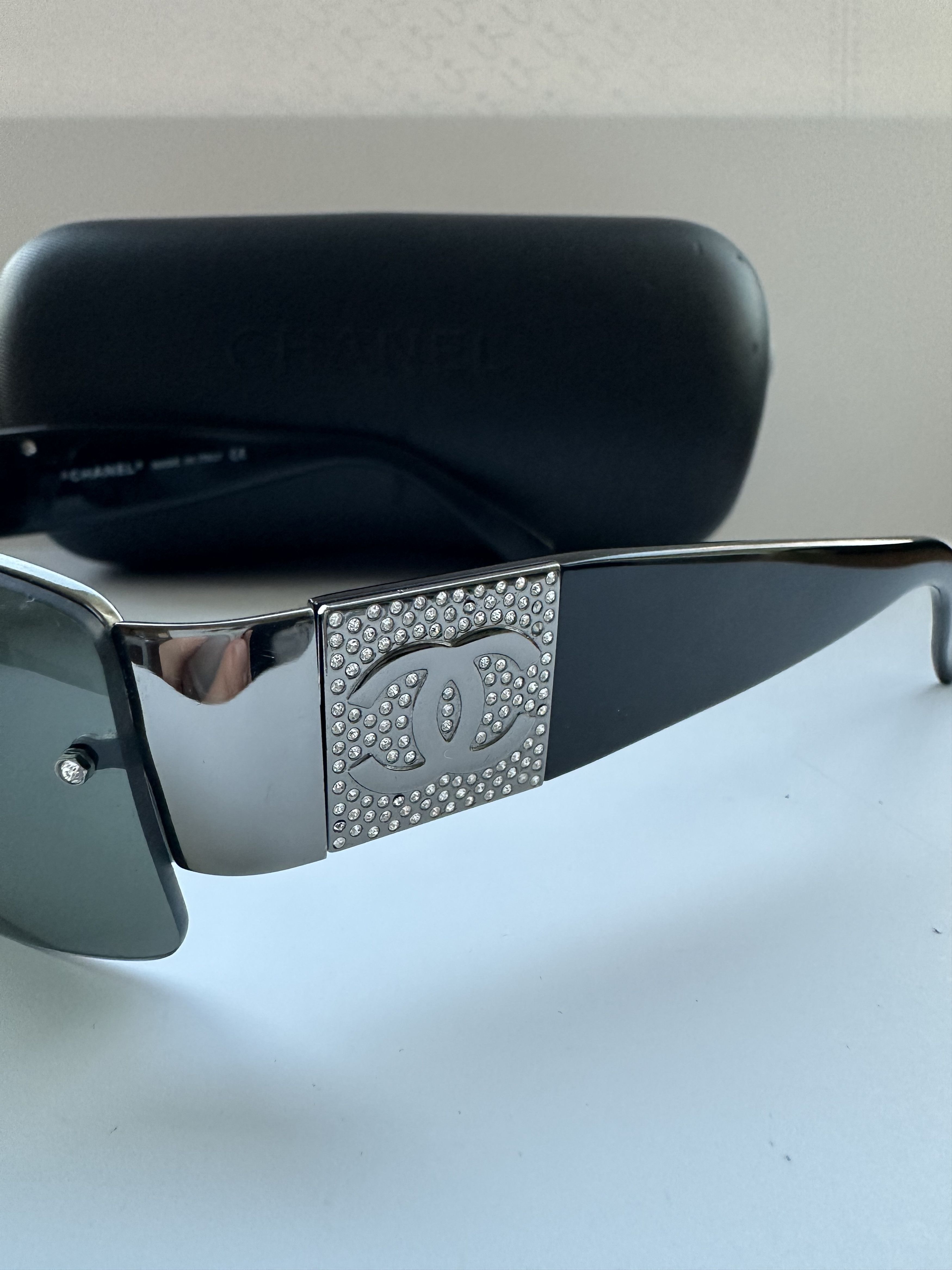 Chanel Chanel Rhinestone 4117 Metal Black Rimless Sunglasses Vintag Size ONE SIZE - 4 Thumbnail