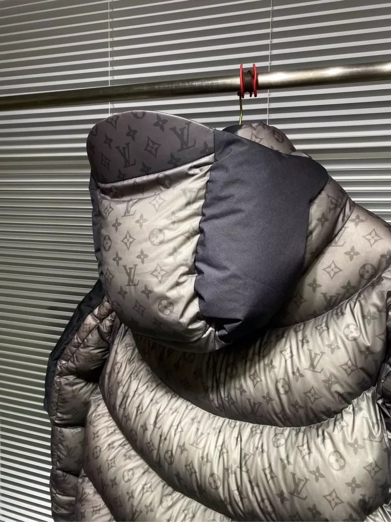 Louis Vuitton LOUIS VUITTON Temperature-sensitive color-changing fluffy d Size US L / EU 52-54 / 3 - 5 Thumbnail