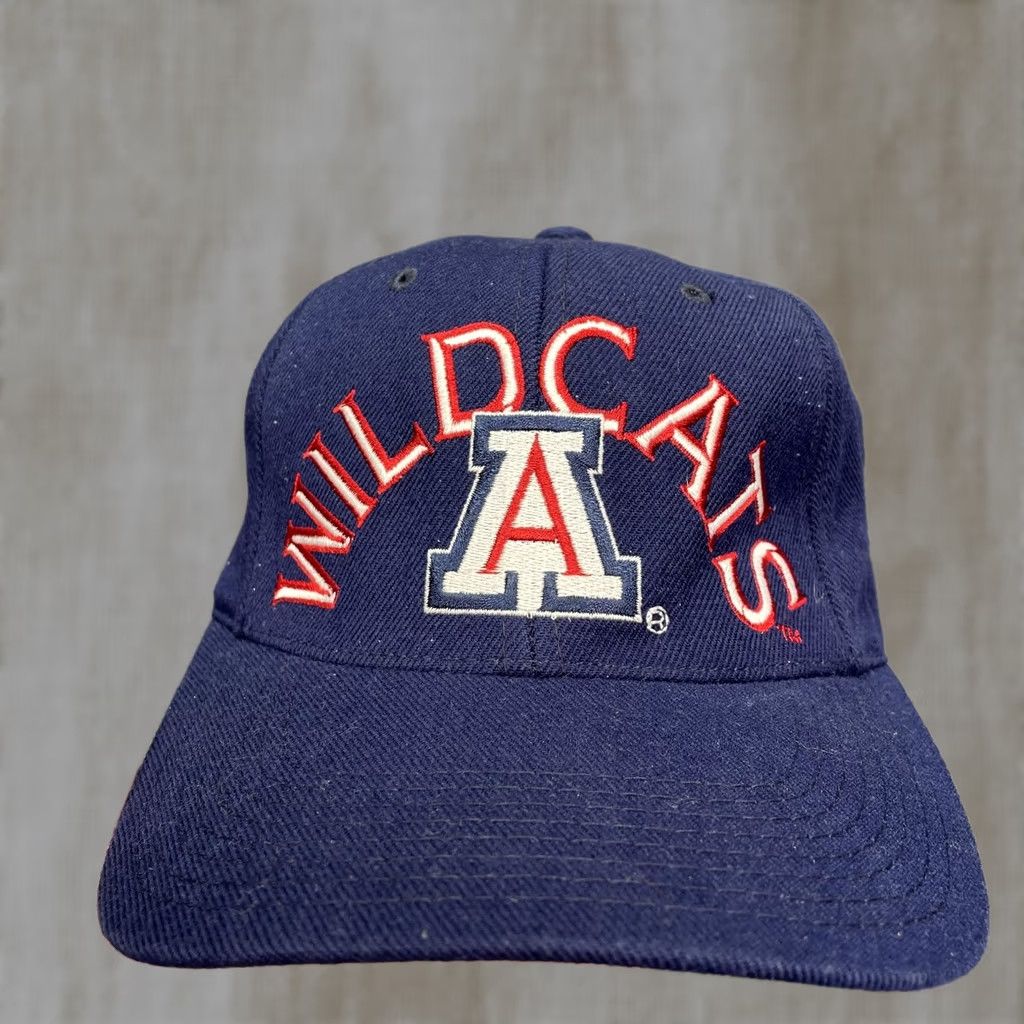 Sports Specialties VINTAGE Sports Specialties Arizona Wildcats Hat Cap Fitted Mens M Blue Navy 90s Baseball Cap Sports Specialties Mens Medium Mens Boys Girls Size ONE SIZE - 1 Thumbnail