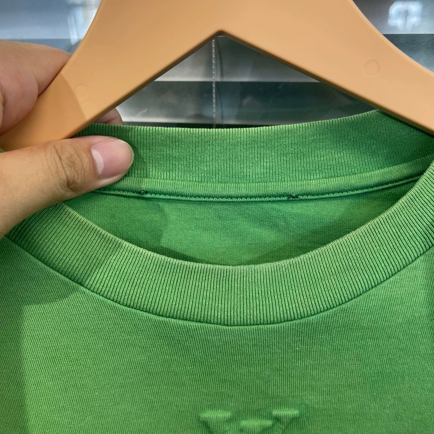 Louis Vuitton LV Green Embossed Short Sleeve T S 98N #11615F back flaw Size US S / EU 44-46 / 1 - 3 Thumbnail