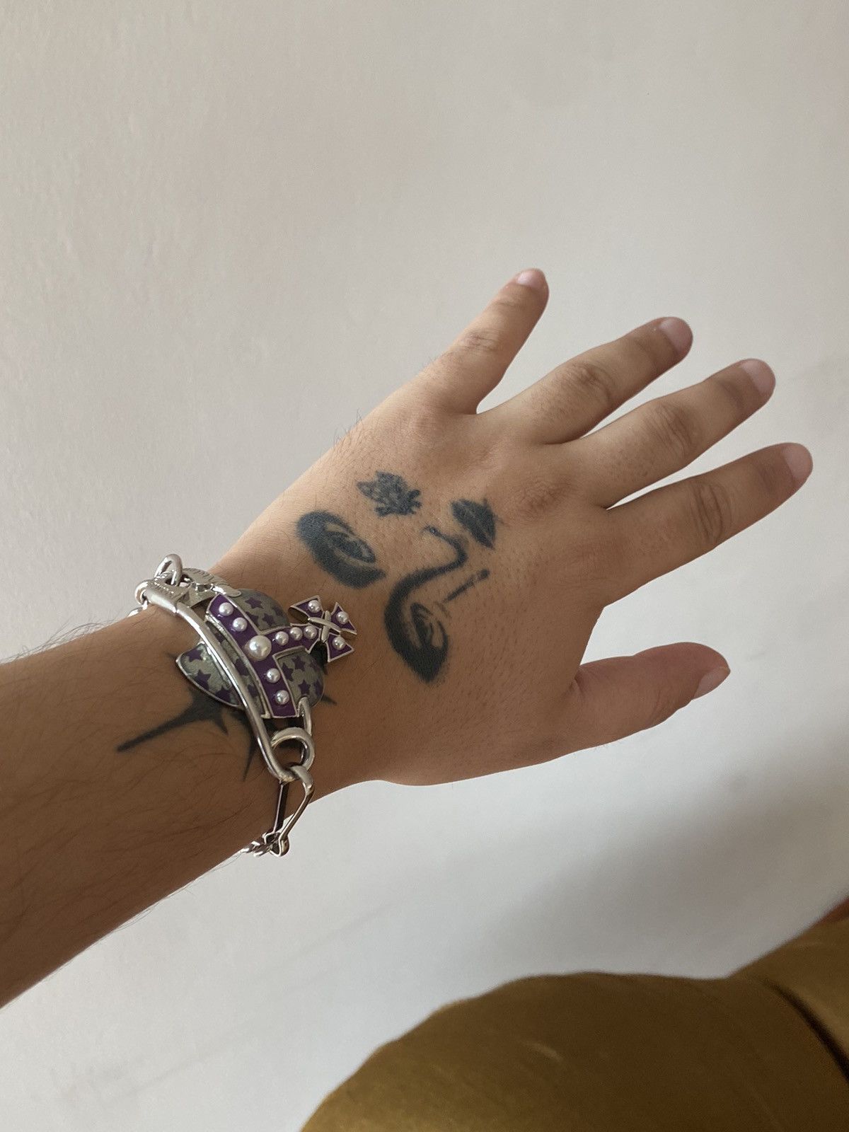 Vivienne Westwood *RARE* 2013 Heart Orb Safety Pin Bracelet Size ONE SIZE - 6 Thumbnail