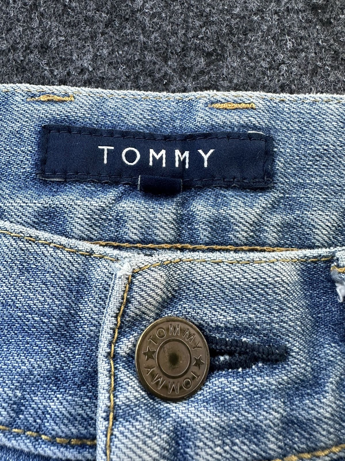 Tommy Hilfiger Tommy Hilfiger Light Blue Faded Washed Denim D175 Size US 31 - 10 Thumbnail