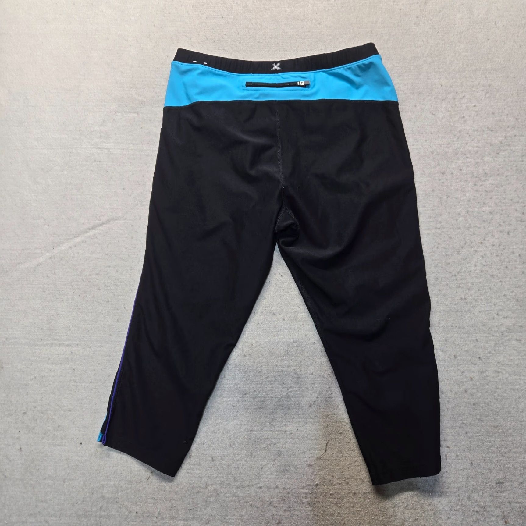 Vintage Xersion Fitted Capri Yoga Pants w/Rear Pocket Black with Blue Trim Medium Womens Size 32" / US 10 / IT 46 - 7 Thumbnail